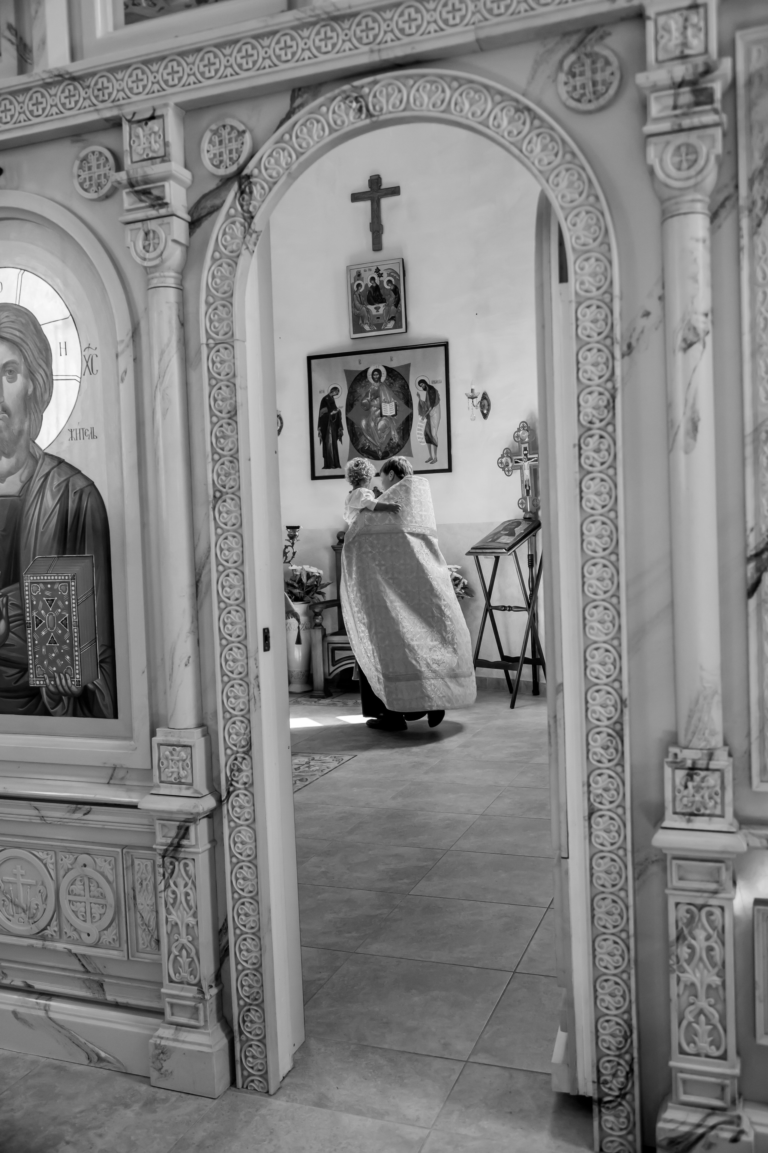 Крещение брата и сестры в храме Апостола Симона Кананита в Лоо. Семейный фотограф в Сочи, Лоо, Дагомысе, Вардане Кучумова Олеся