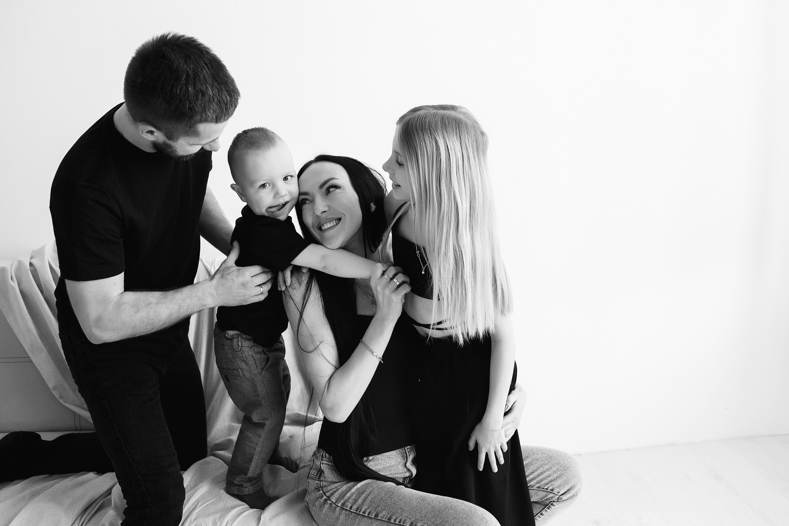 ЧБ серия. Фотограф новорожденных Оксана Полевская