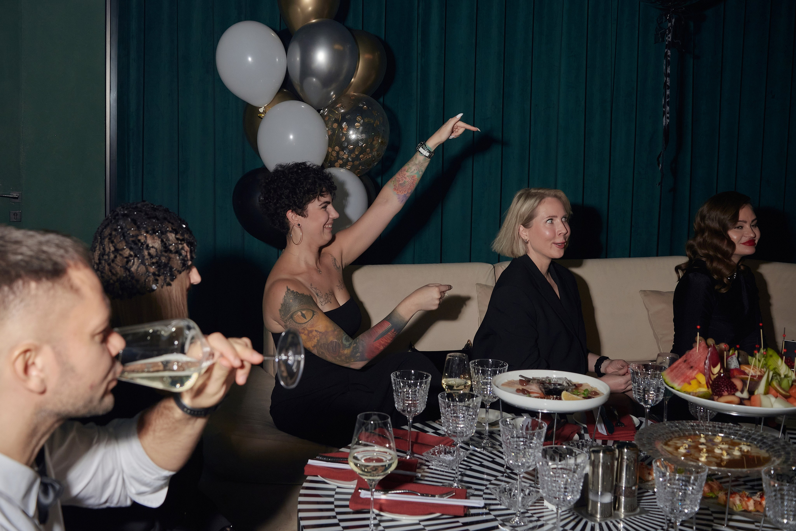 День рождения Светланы Пинигиной в караоке Divas. Наталия Дианова — фотограф для брендов и экспертов в Москве