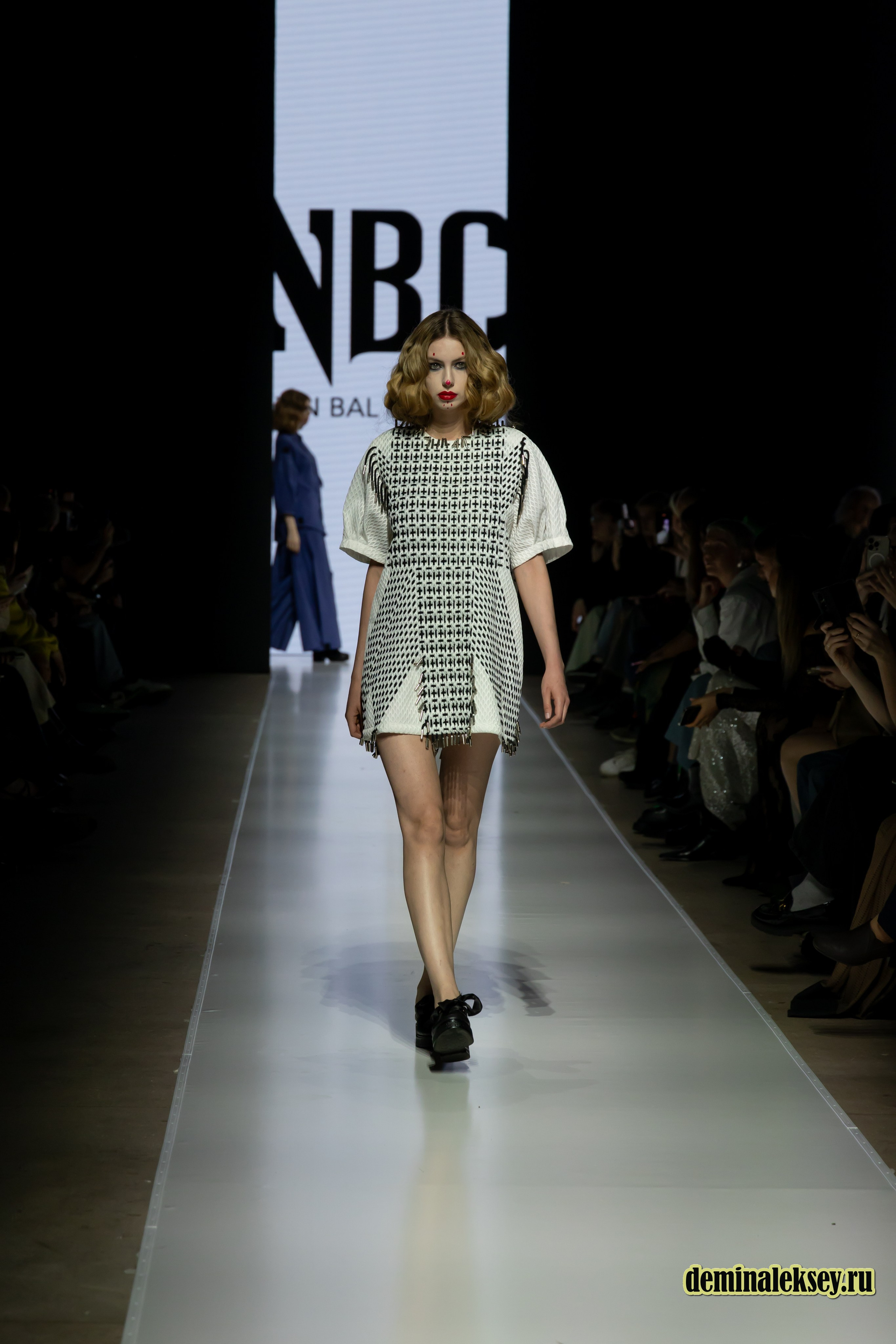 Московская неделя моды 2024 9 октября дизайнер NITIN BAL CHAHUAN presented by Fashion Design Council of India. Репортажный, семейный и студийный фотограф в Москве Демин Алексей
