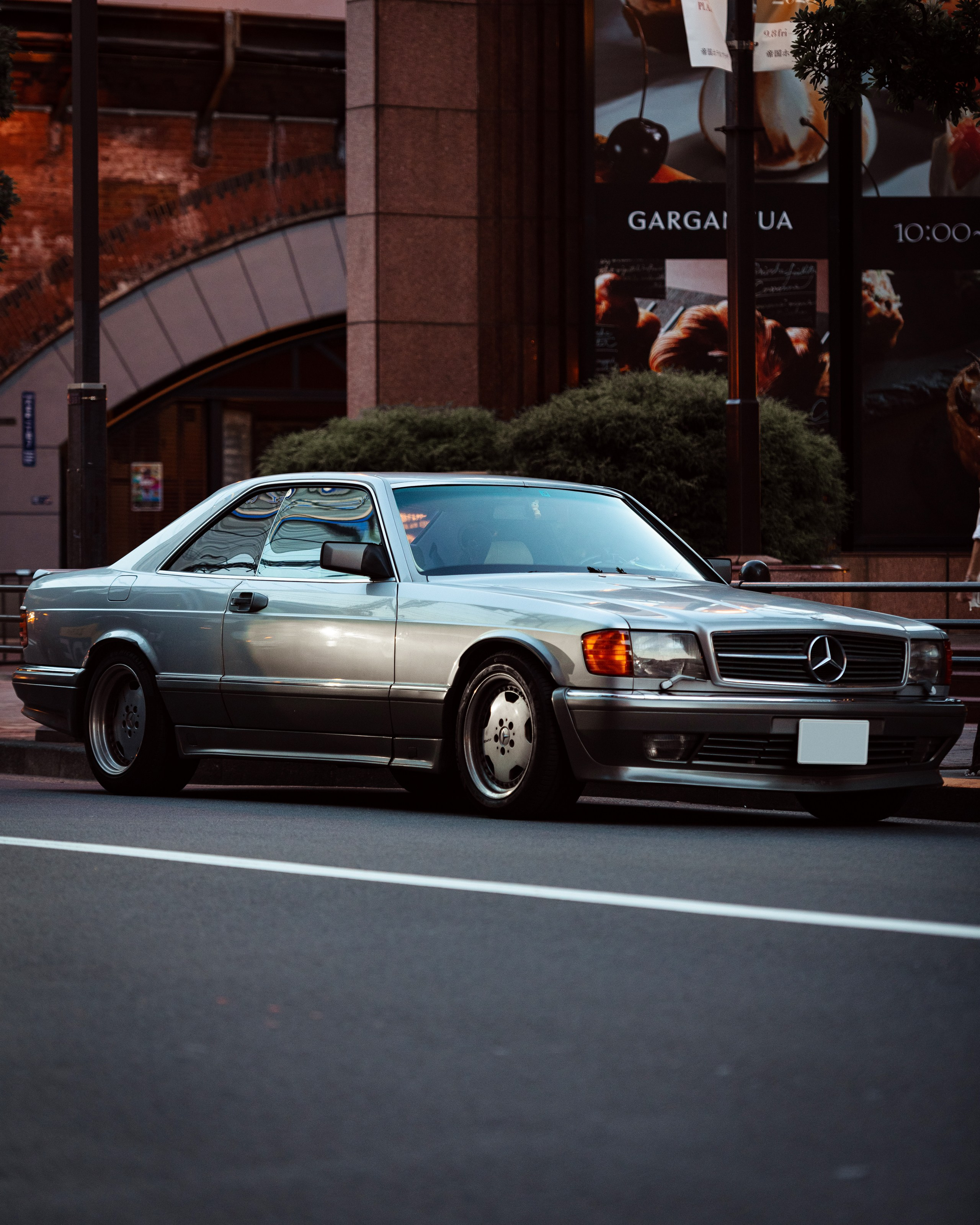 Cars in Tokyo. Photographer in Tokyo Anatolii Ozarto