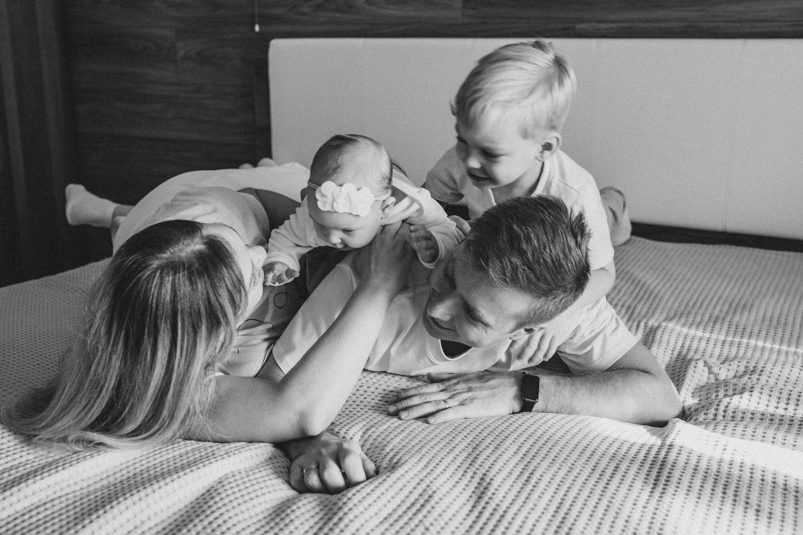 Катя, Денис и малыши. Семейный и домашний фотограф в Москве и МО Королева Валерия