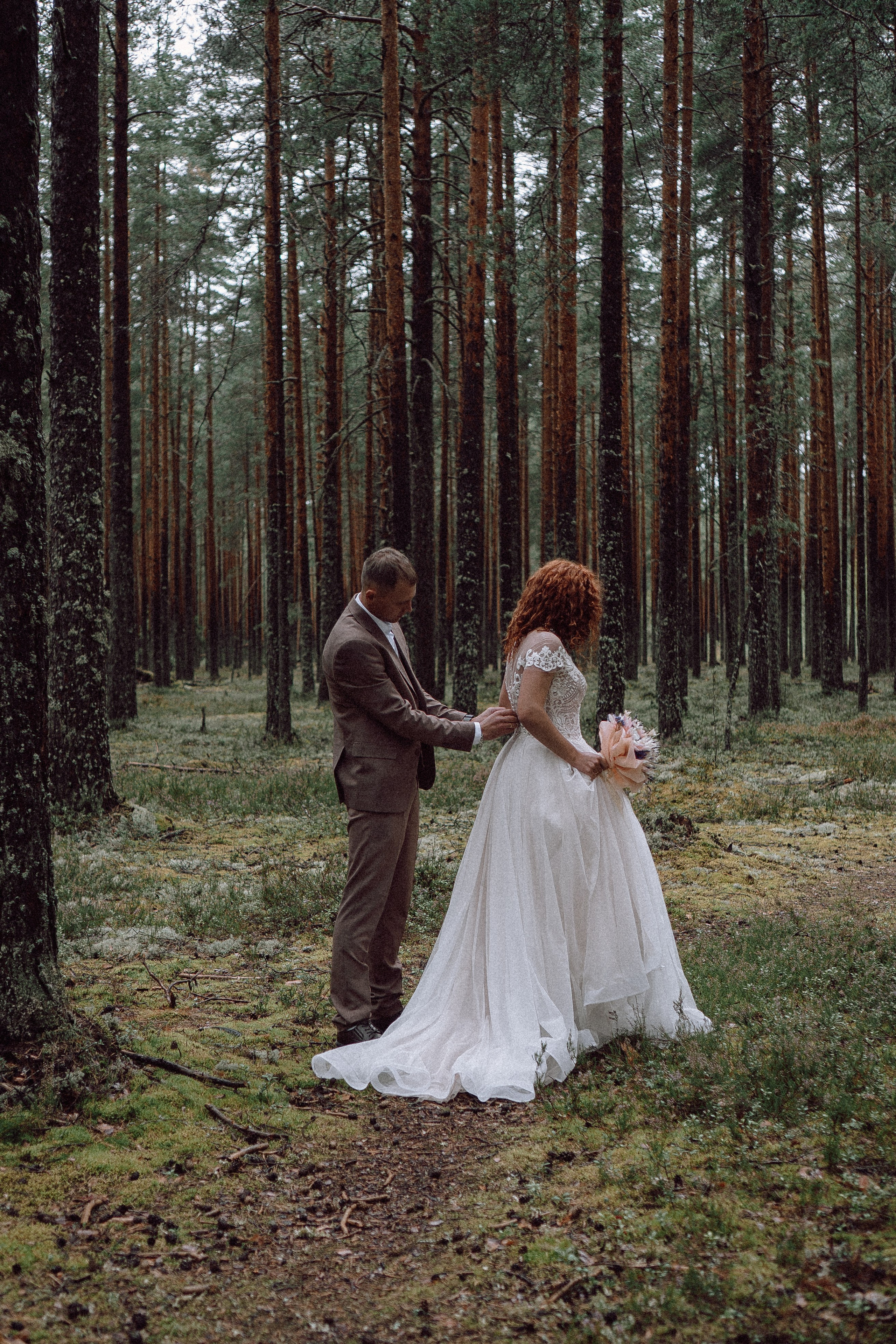 СВАДЕБНАЯ ФОТОСЕССИИЯ ПАРЫ В ГОРОДЕ ПРИОЗЕРСК В СОСНОВОМ ЛЕСУ И С ПИКАПОМ. Профессиональный фотограф, Санкт-Петербург — Виктория Богомолова