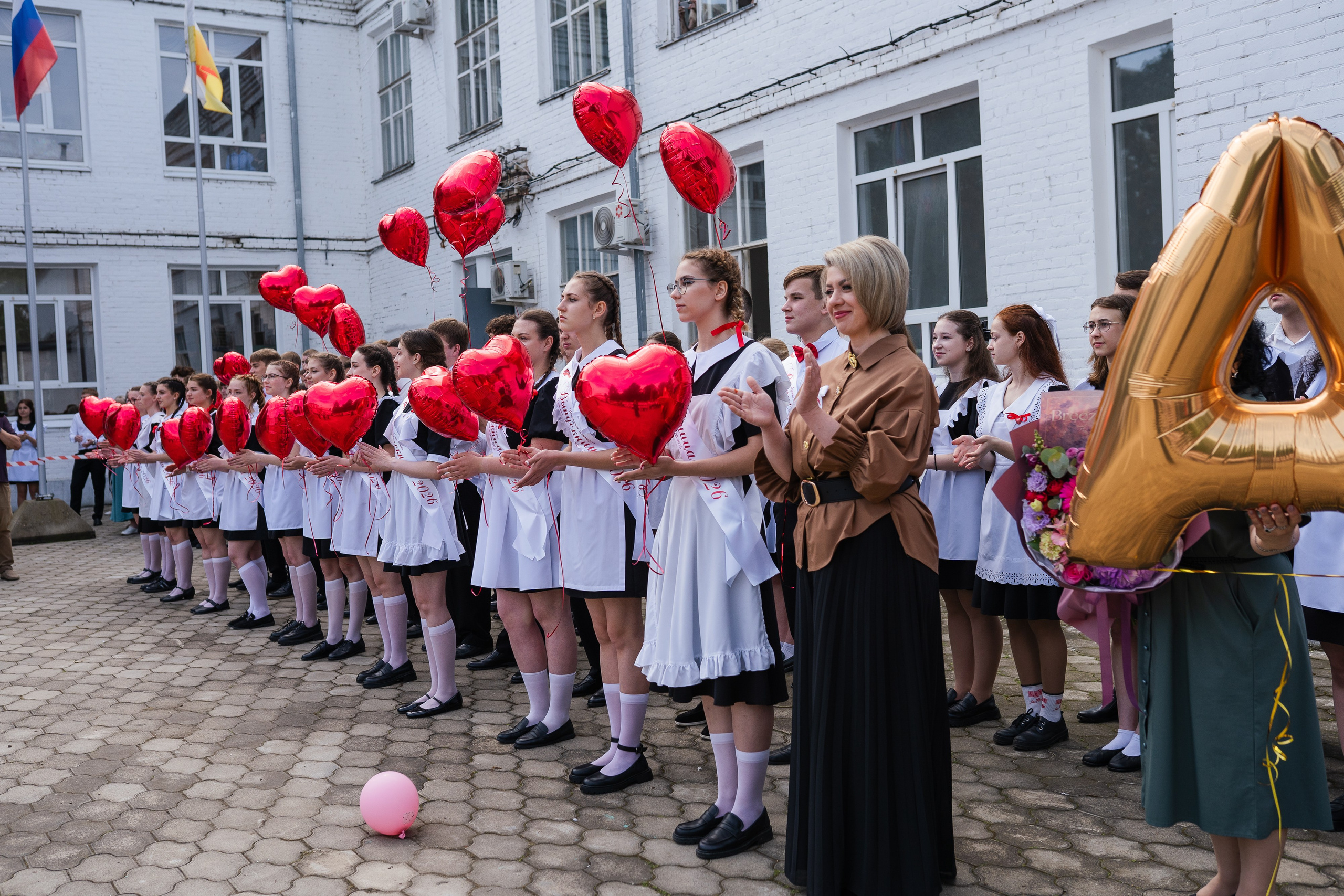 Последний звонок (Школа 75). Выпускные альбомы «Поколение» в городе Краснодар