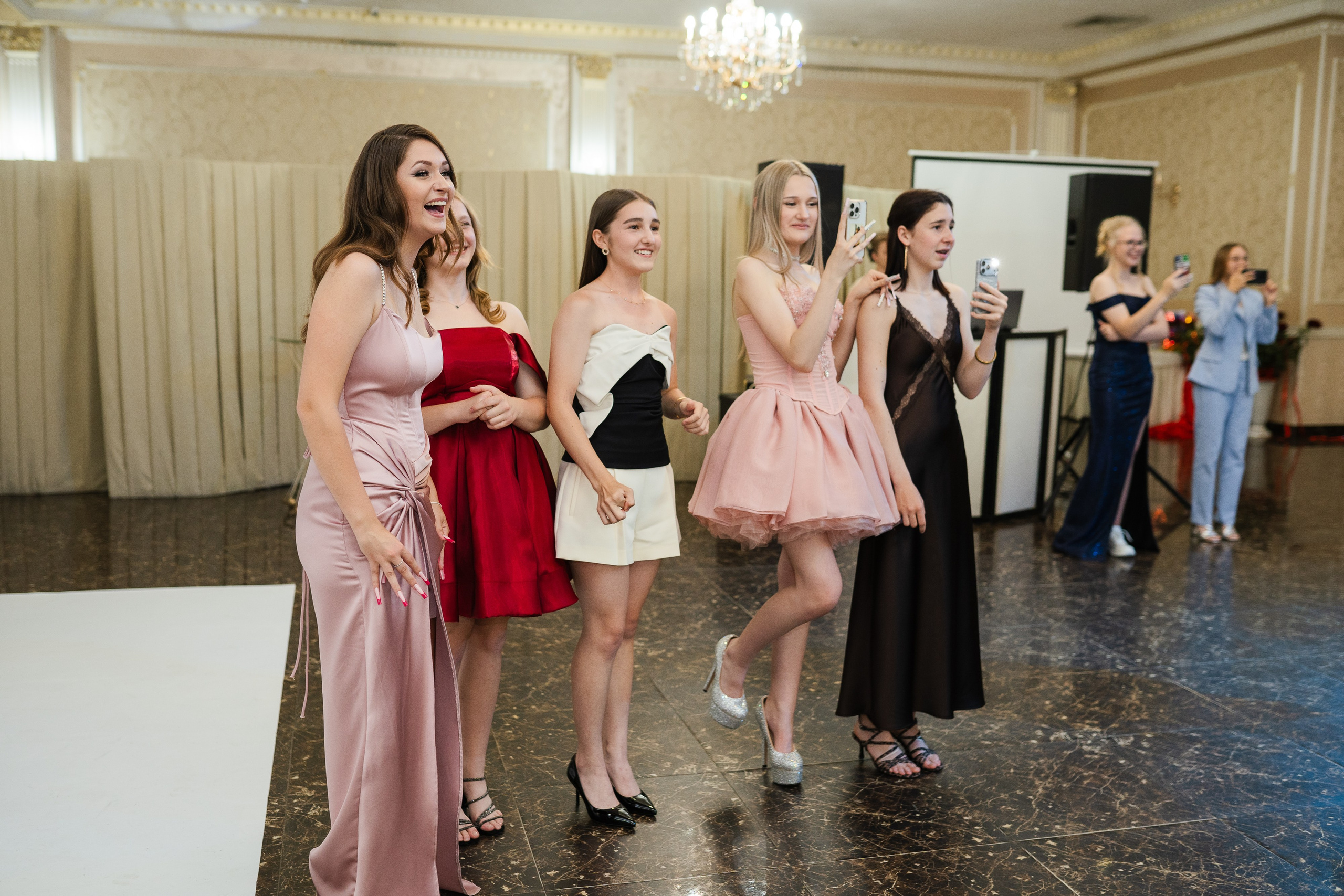 Выпускной вечер. Moments Holl. Выпускные альбомы «Поколение» в городе Краснодар