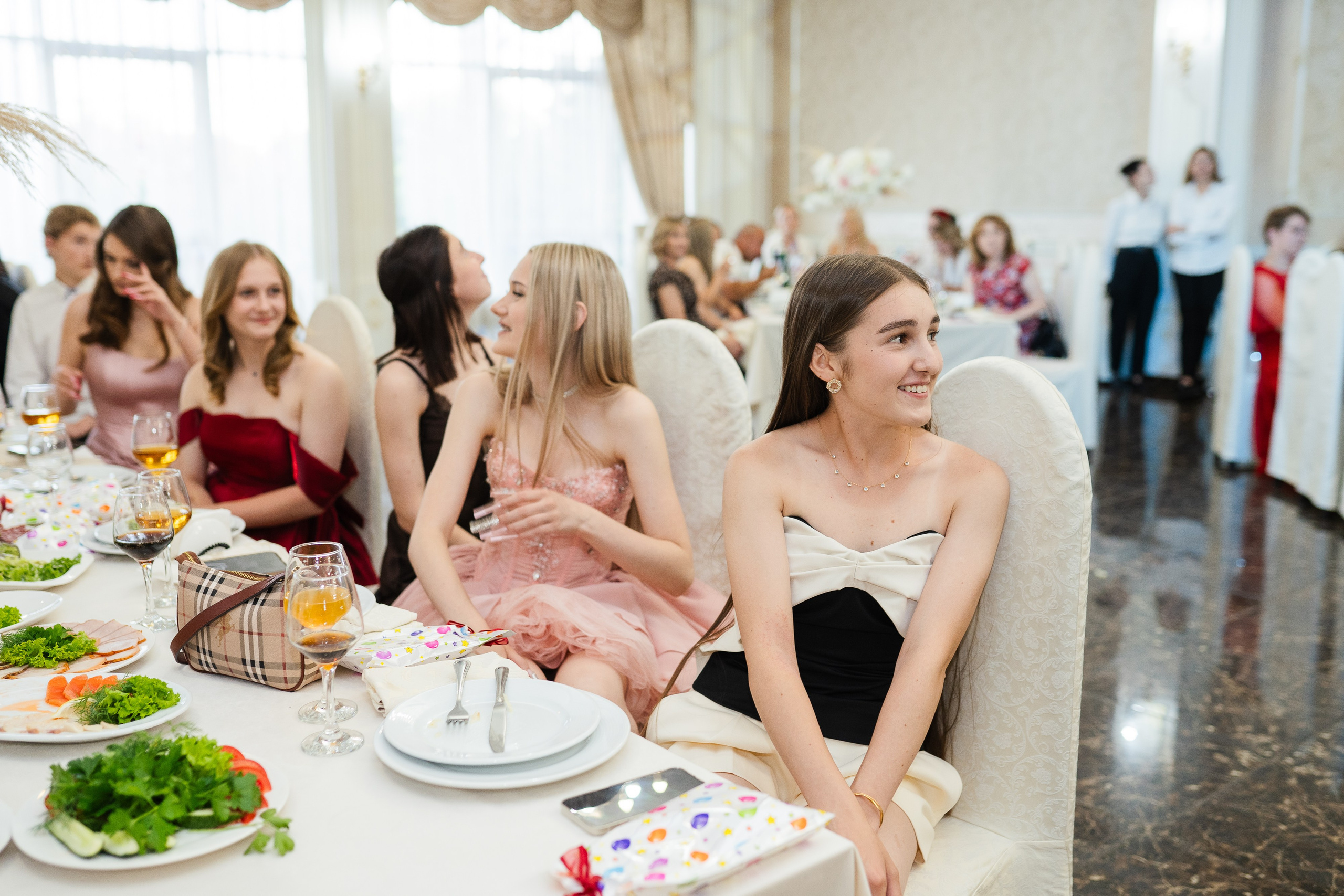Выпускной вечер. Moments Holl. Выпускные альбомы «Поколение» в городе Краснодар