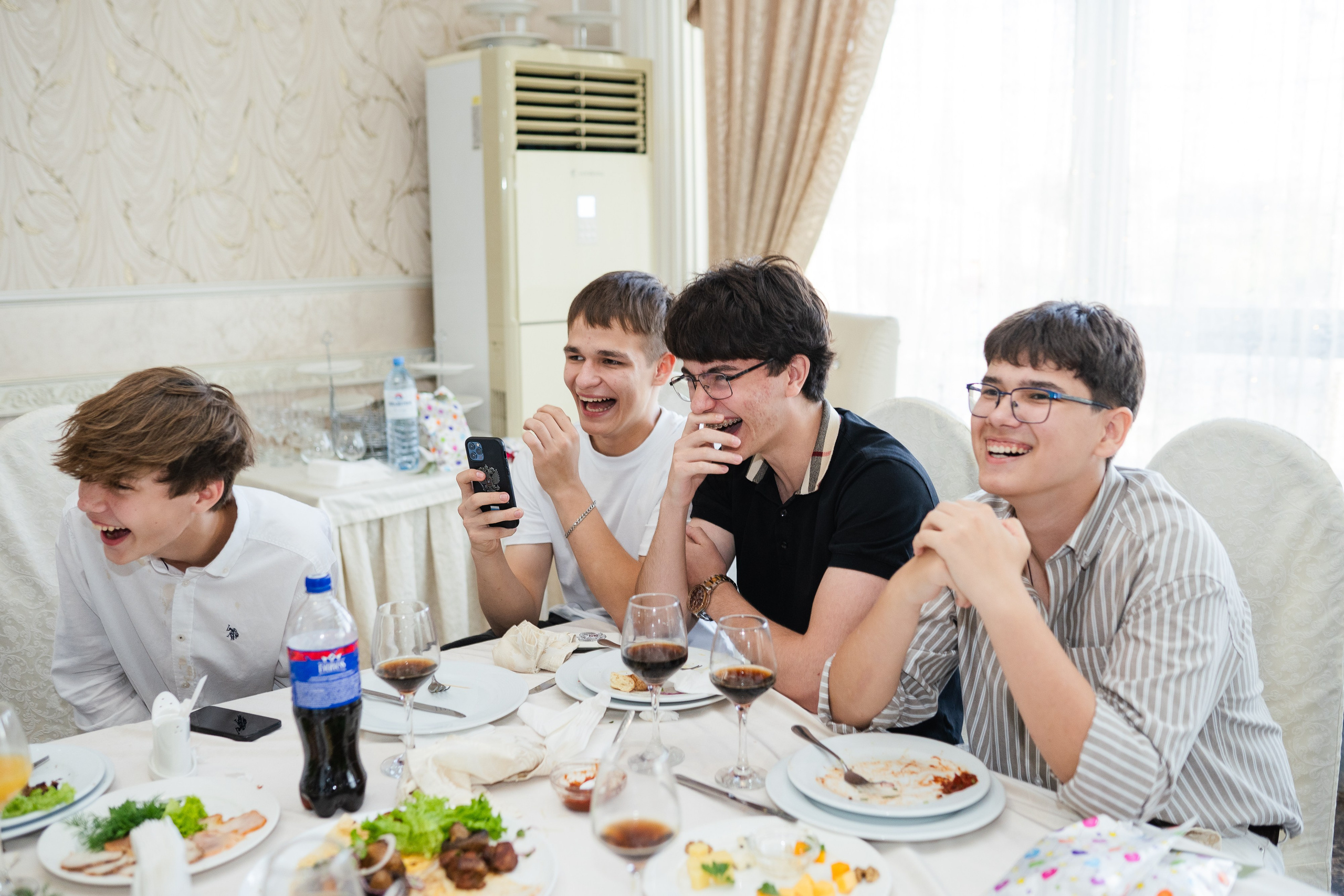 Выпускной вечер. Moments Holl. Выпускные альбомы «Поколение» в городе Краснодар