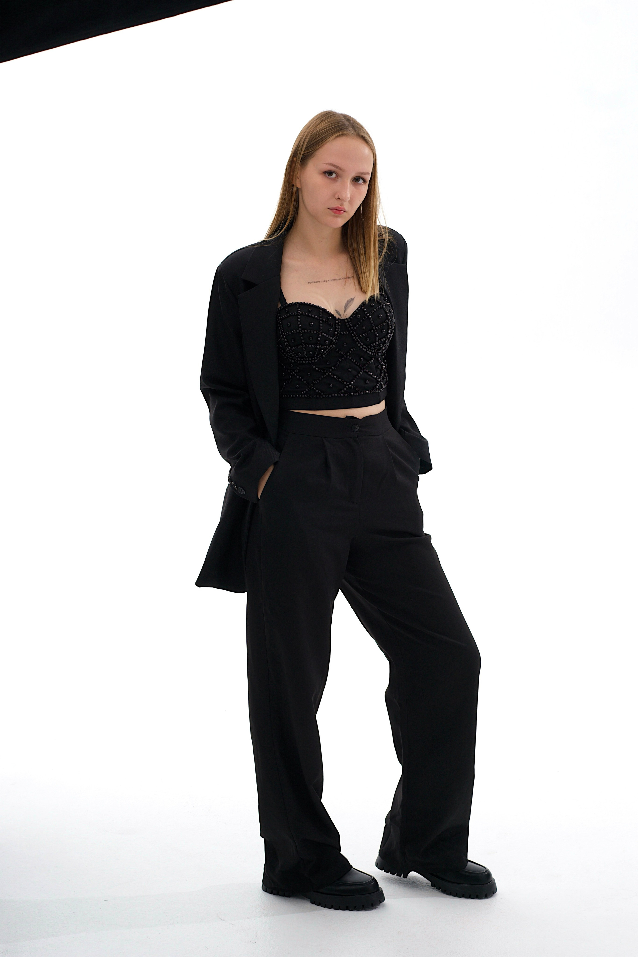 Контент-съемка для мастеров студии по тату и ПМ. Pomanovskaya.ru / женский фотограф