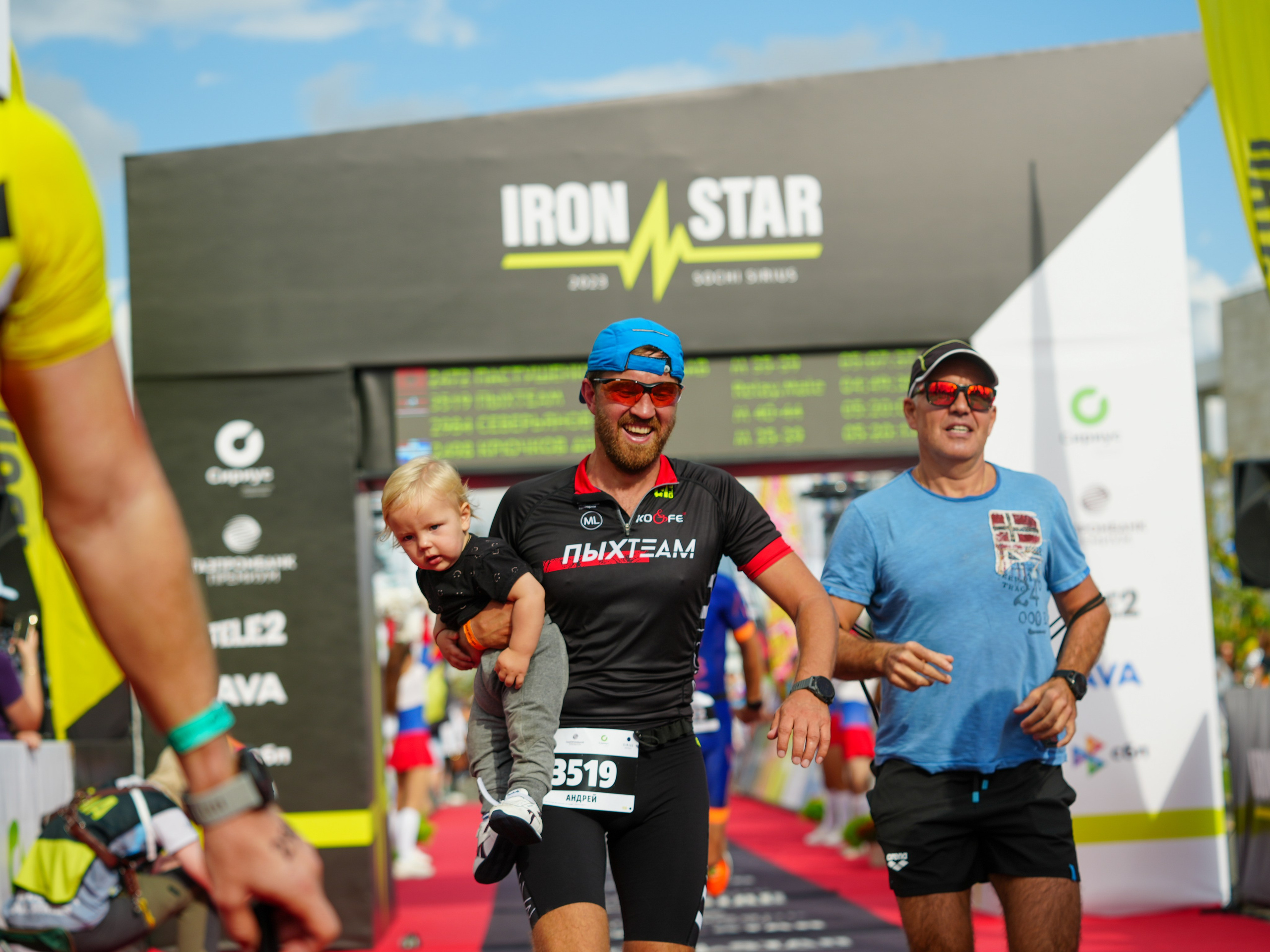 Фотоотчет партнерской интеграции для компании TELE2 на фестивале Ironstar. Репортажный фотограф в Красной Поляне и Сочи Павлюченко Екатерина