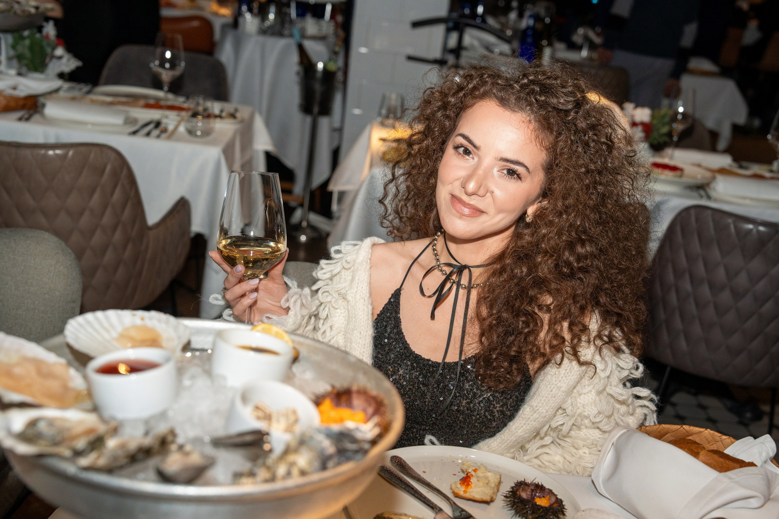 Новый год 2025 в ресторане Сахалин. Репортажный фотограф в Красной Поляне и Сочи Павлюченко Екатерина