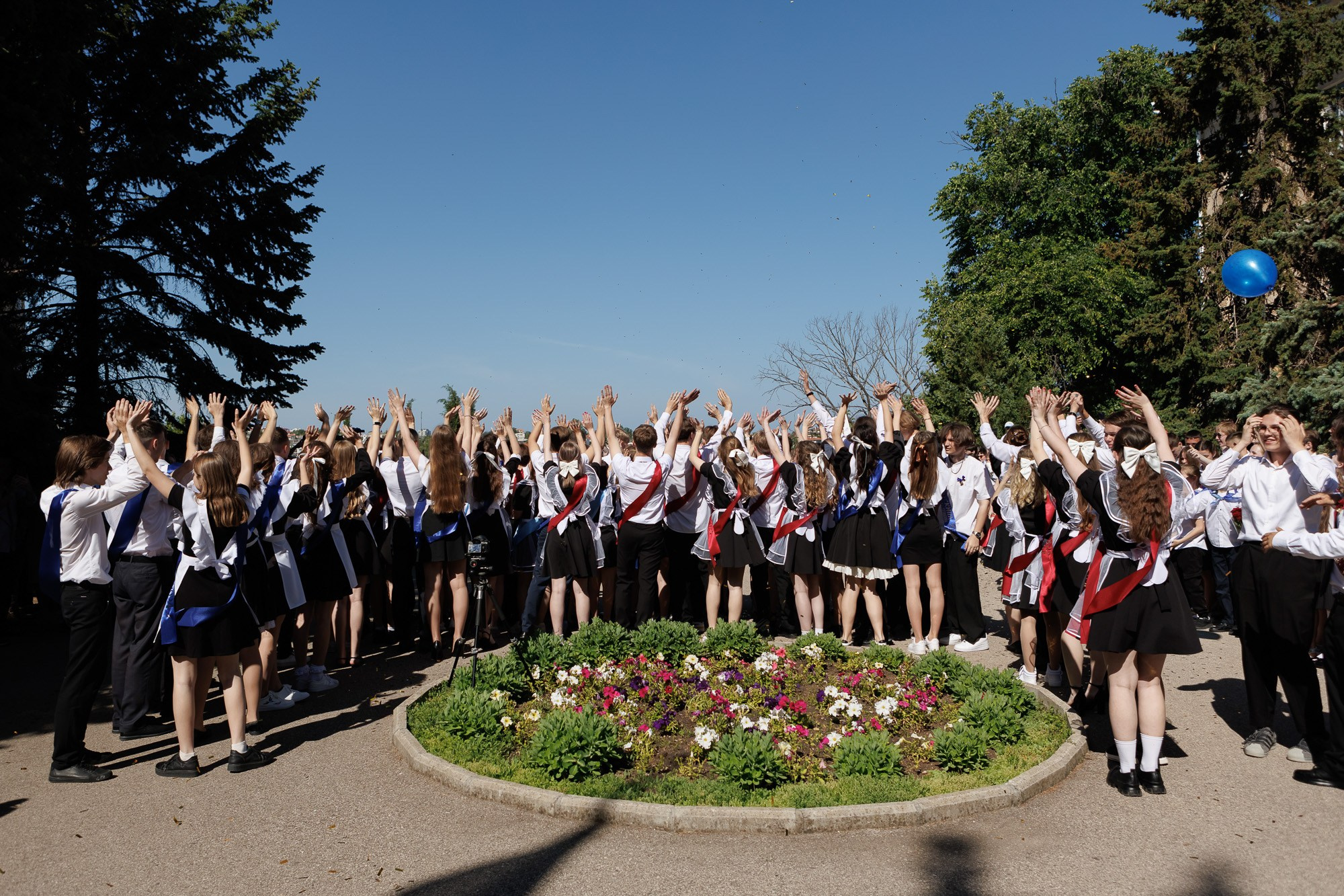 Последний звонок в Гимназии № 1, г. Севастополь. Свадебный фотограф, фотосъемка в Крыму, Севастополе, Симферополе, Ялте