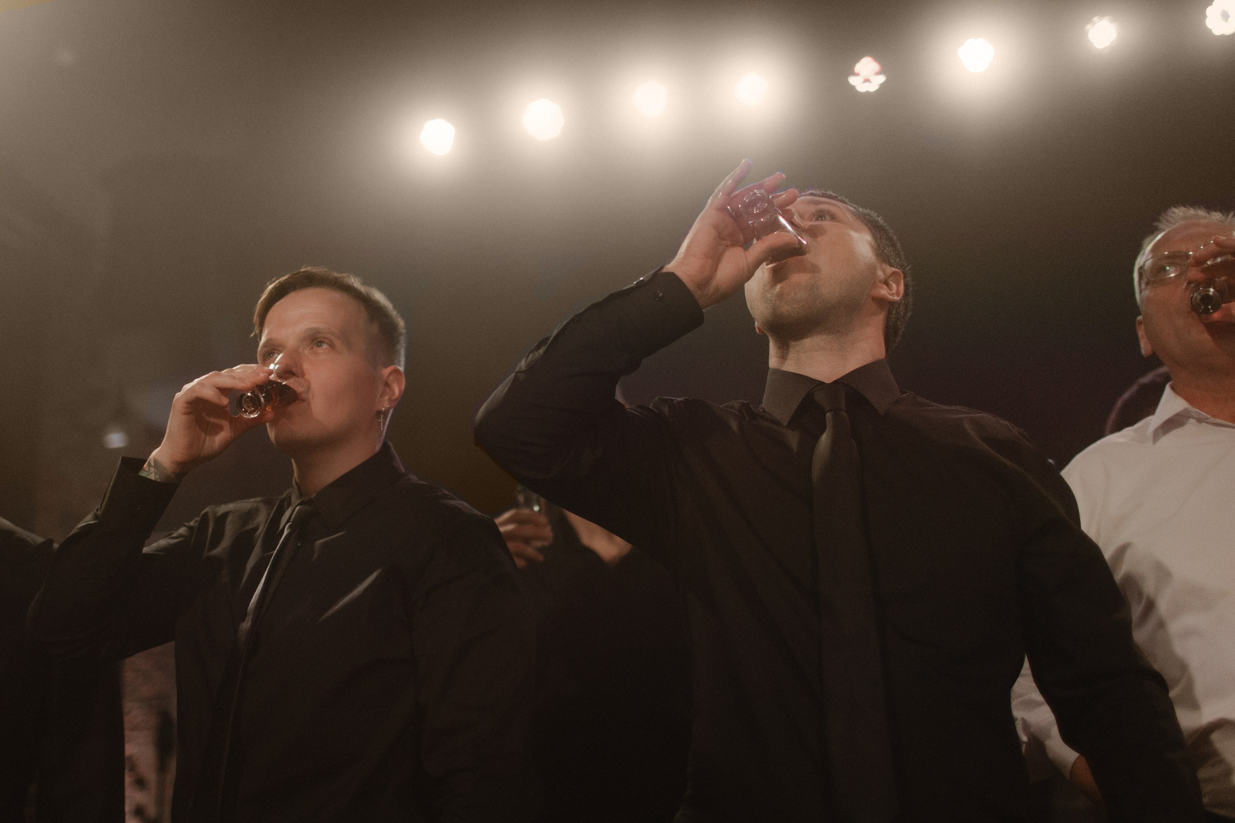 Собираемся на свадьбу вместе с фотосессией для двоих на утренние сборы. Свадебный, репортажный и портретный фотограф Сочи, Краснодар. Александра Зайцева