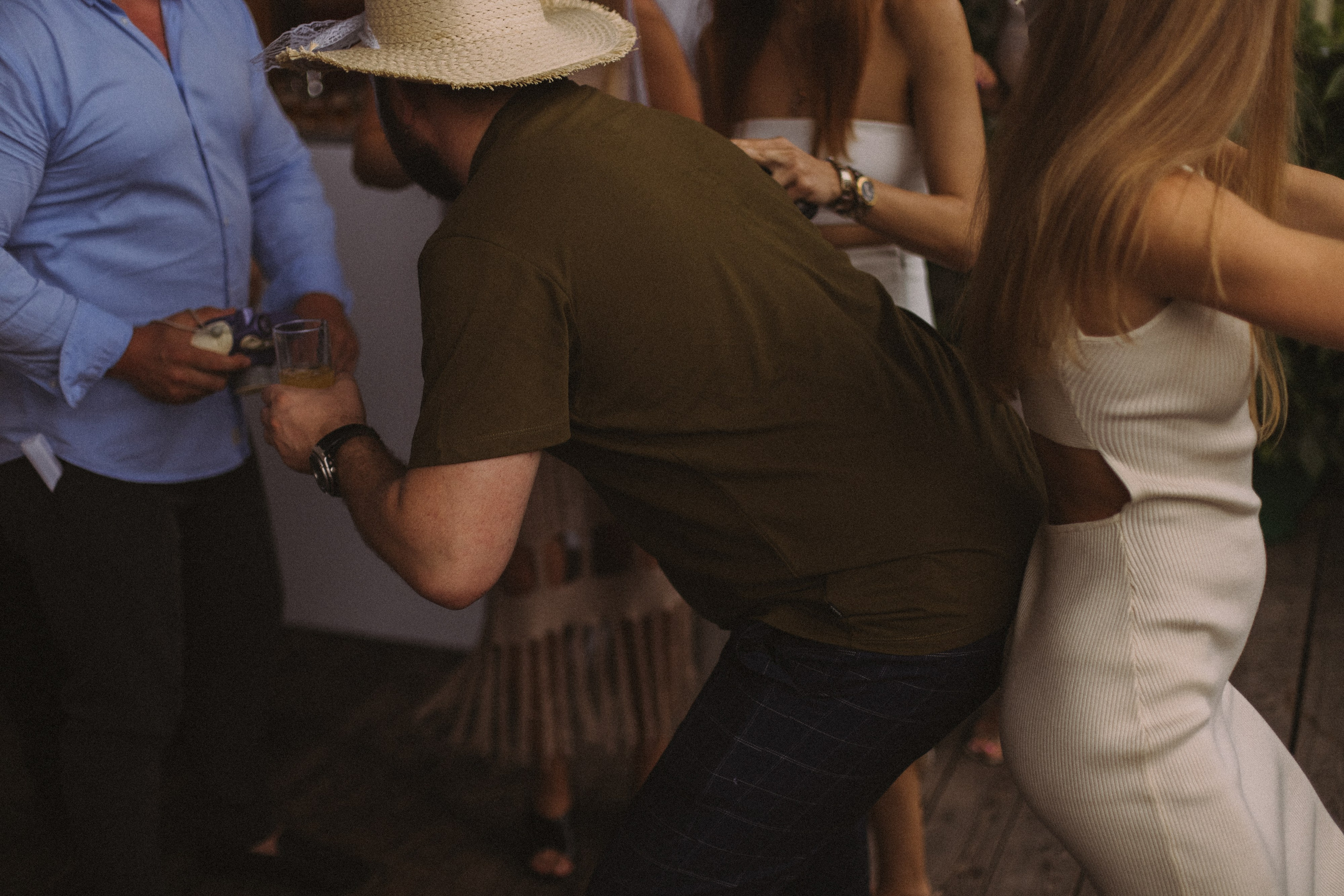 Репортажная фотосессия свадебной вечеринки в Красной поляне. Свадебный, репортажный и портретный фотограф Сочи, Краснодар. Александра Зайцева