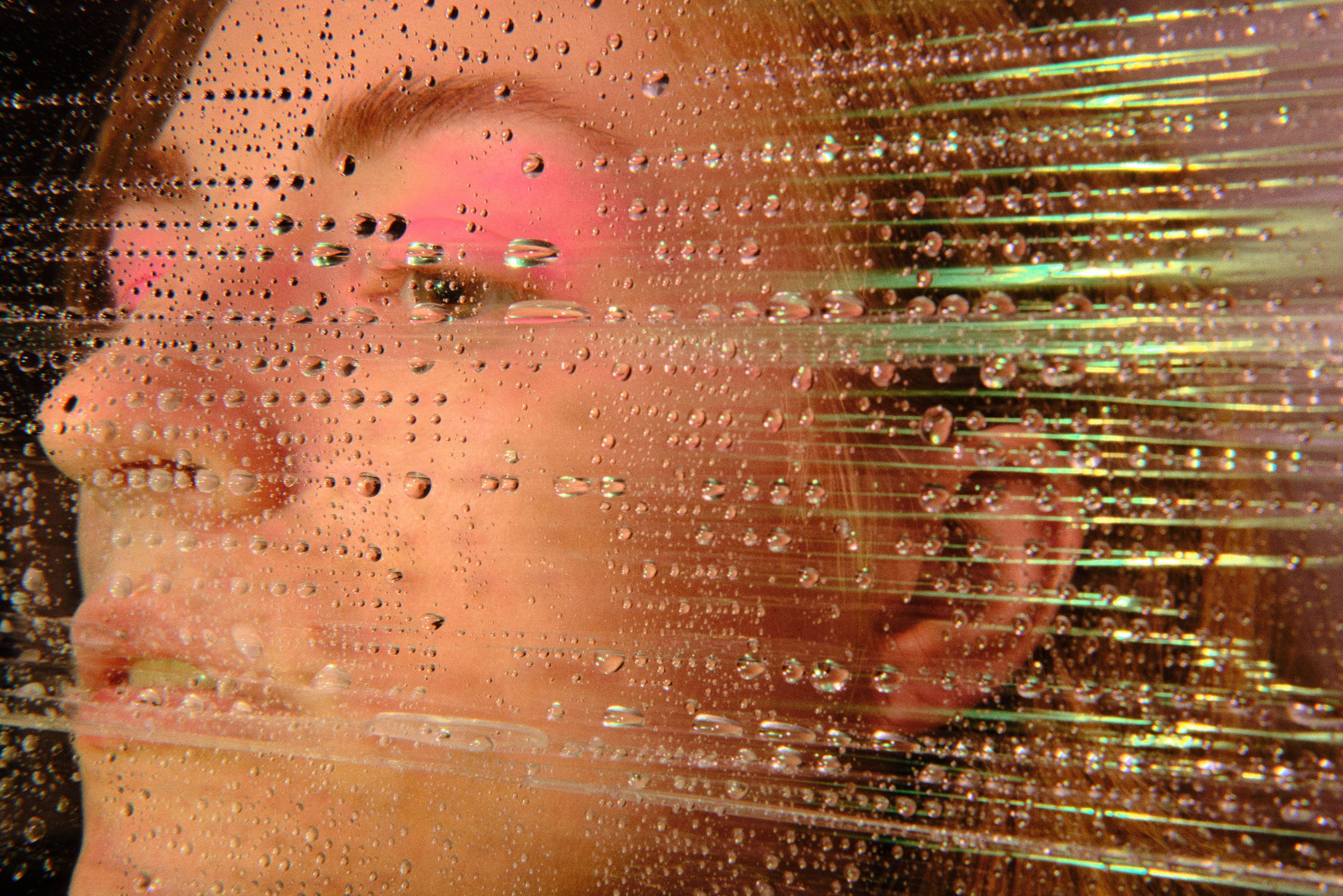 Серия фото — человек застрявший в иллюзиях. Фотограф Акишкин Кирилл. Фотопродакшн, видеопродакшн, снять рекламу. Москва