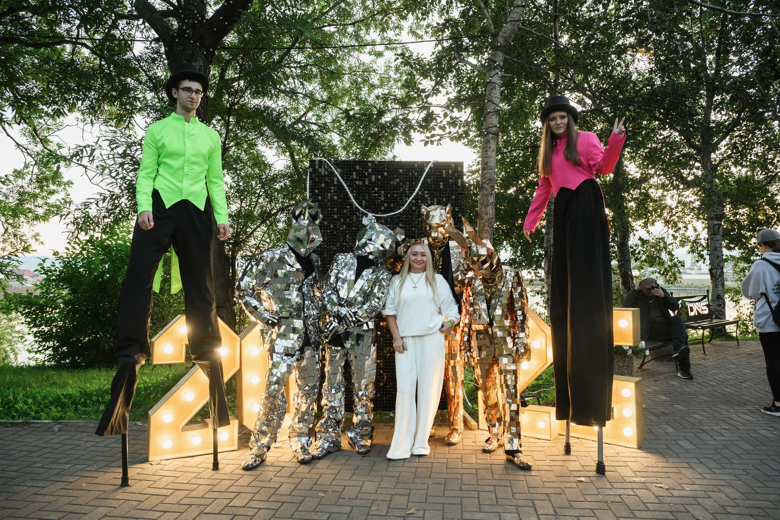 Фотосъемка праздника дня города в Петропавловске-Камчатском. Профессиональная репортажная съемка мероприятий в Петропавловске-Камчатском. Фотографии концерта и гуляний на день города. Красивые фото с праздника в Петропавловске-Камчатском. Цена на репортажную съемку дня города в Петропавловске-Камчатском.