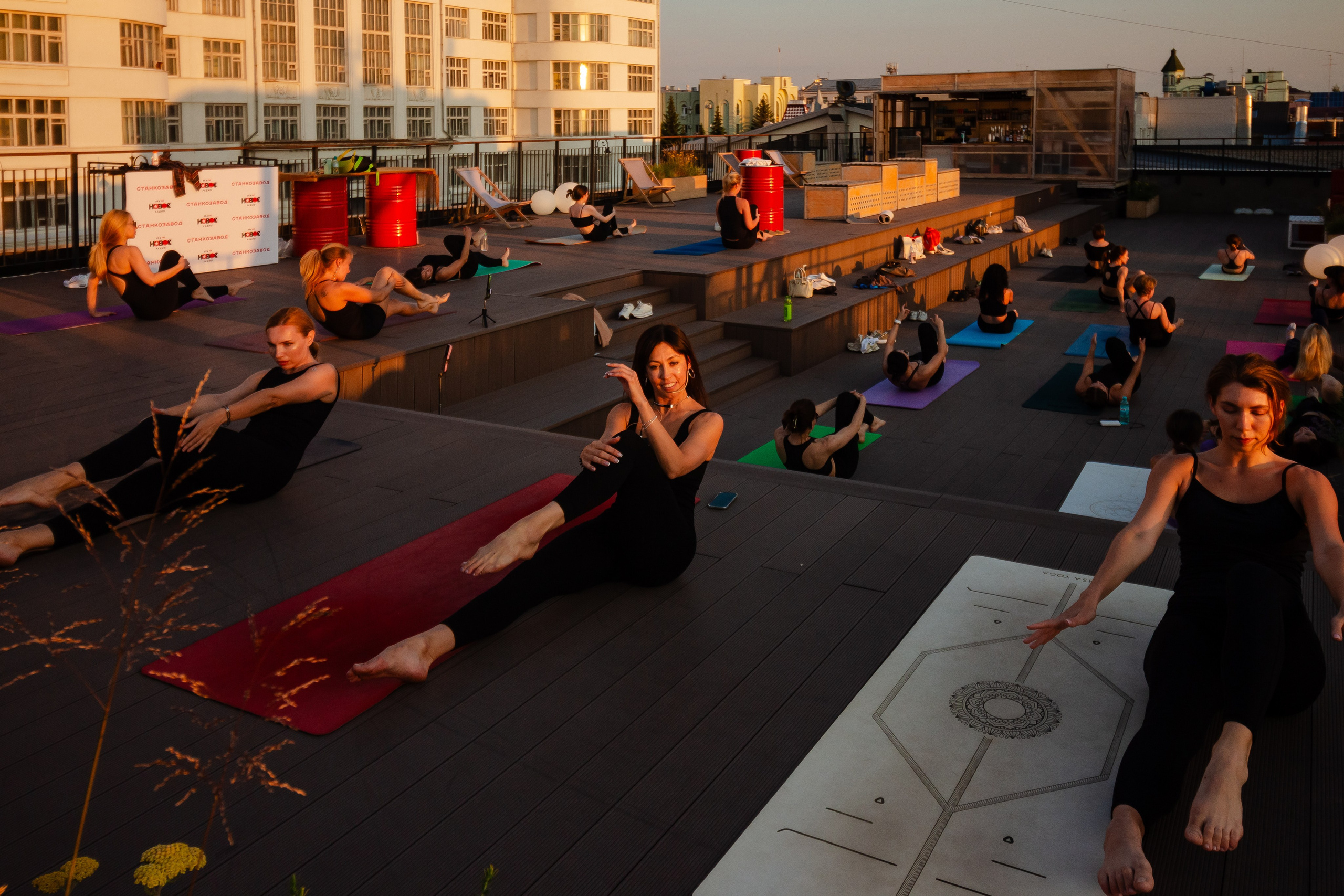 Йога на крыше Станкзавода. Александр Носов. Портретный и репортажный фотограф в Самаре