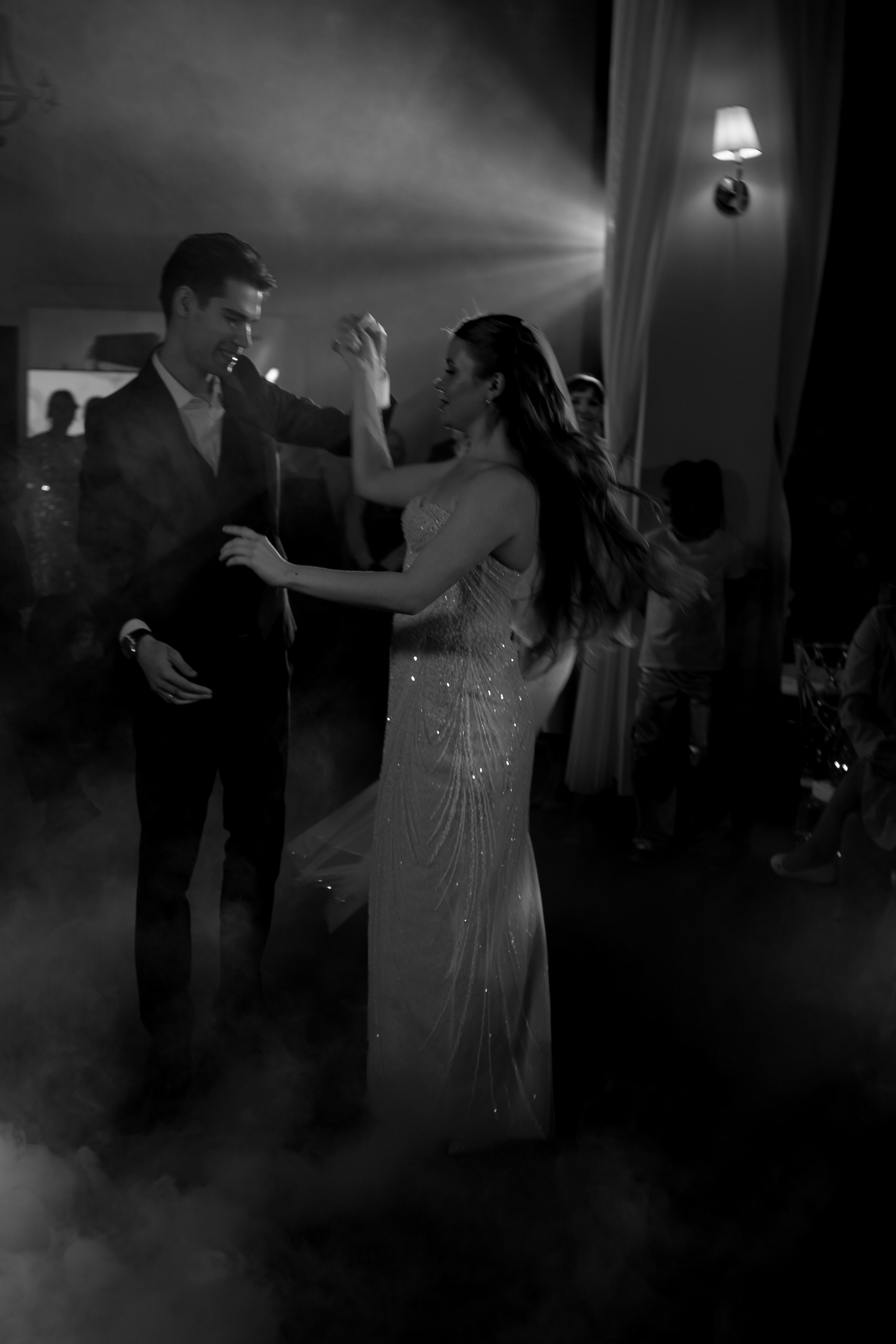 ПЕРВЫЙ ТАНЕЦ МОЛОДЫХ НА БАНКЕТЕ. ТРОГАТЕЛЬНЫЙ МОМЕНТ (СНЯТО В СИБИРЕ В НИЖНЕВАРТОВСКЕ). Профессиональный фотограф, Санкт-Петербург — Виктория Богомолова