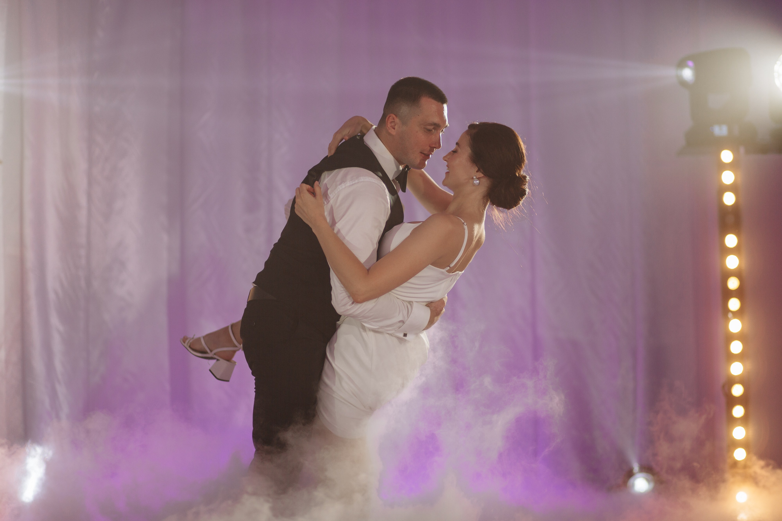 Банкет в шатре Кадницы. Свет на свадьбу Нижний Новгород Friends Rent