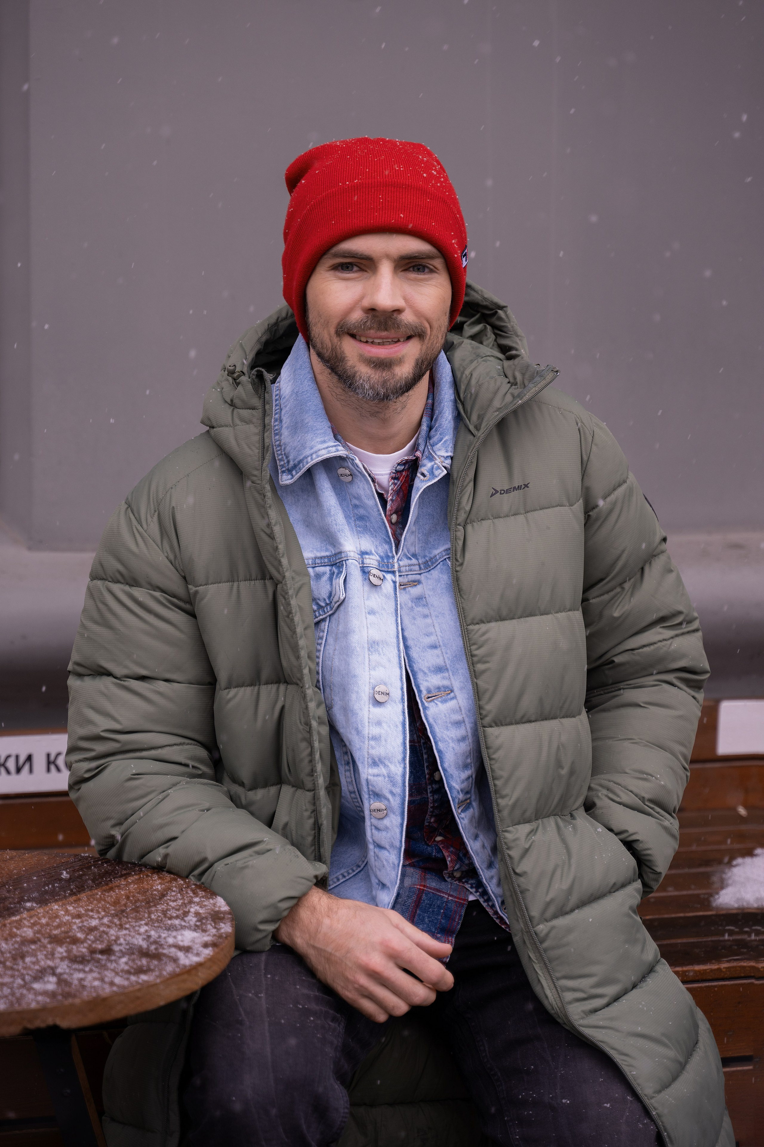 Красавчик в кафе. Главная