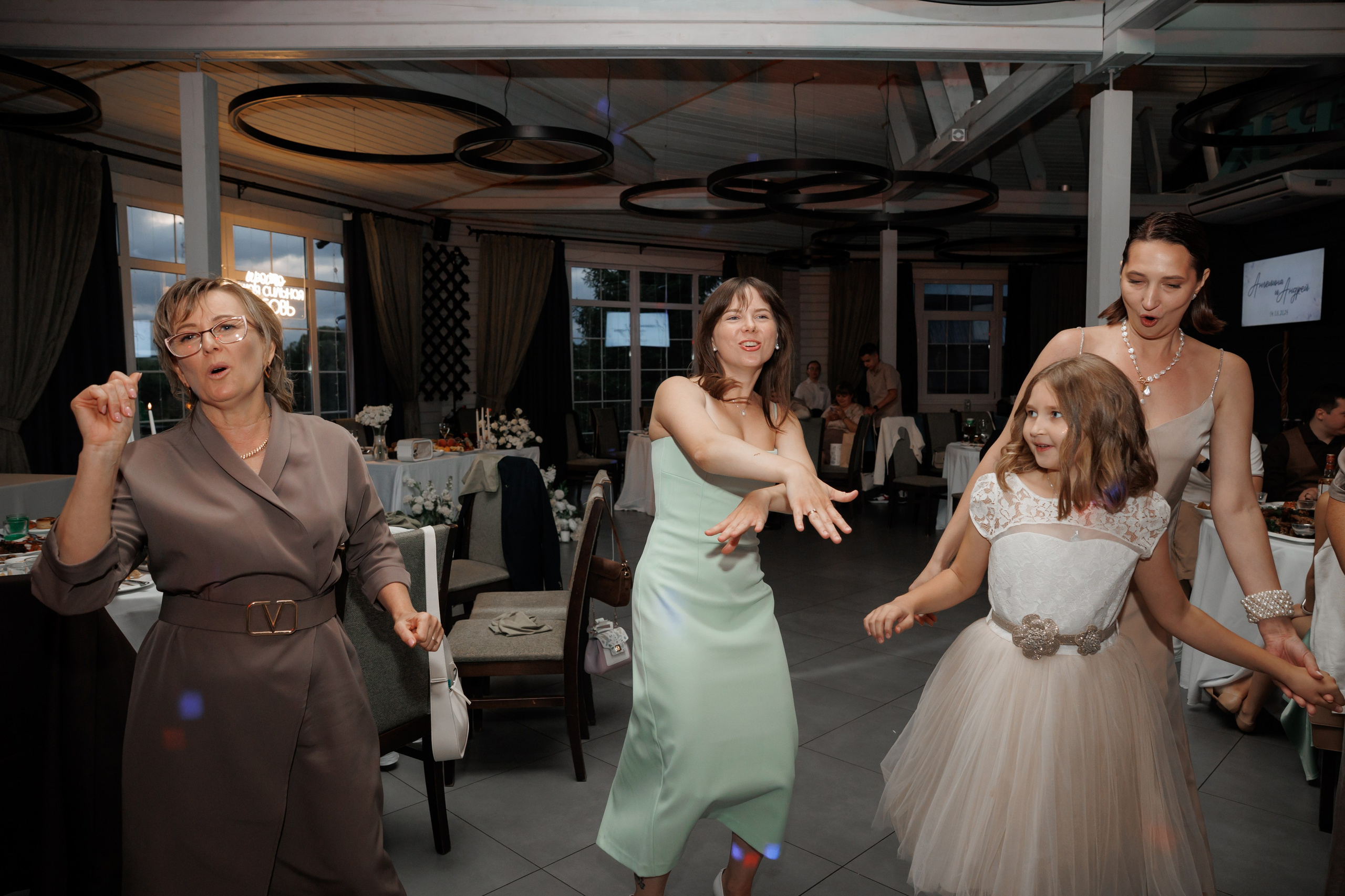 Регистрация в отеле Fish Point, ЗАГС Бутово, прогулка в Остафьево. Свадебный и репортажный фотограф (Москва, Королев и другие)