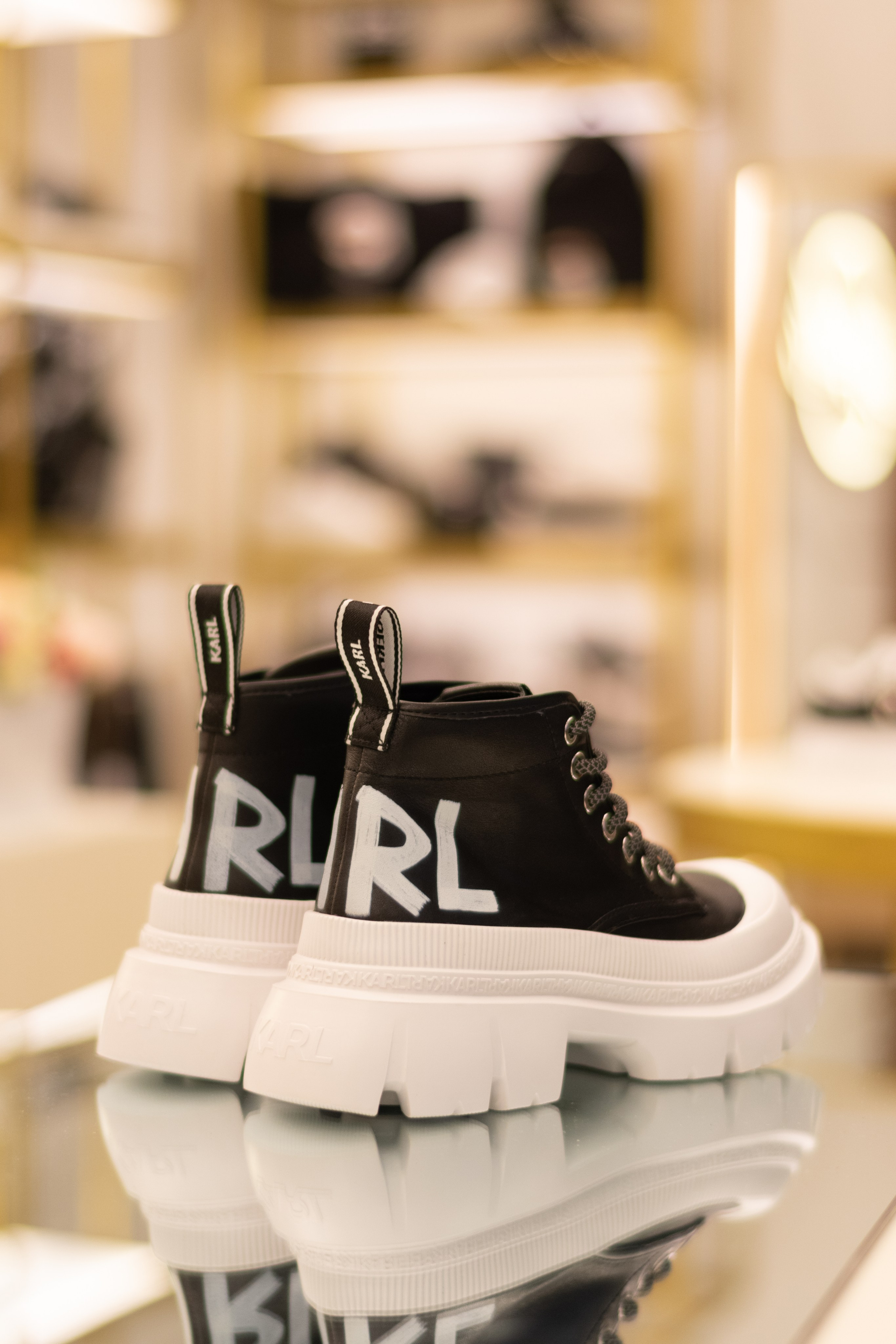 Для организаций. Предметная фотосессия для обувного магазина Capsula. Фотограф/видеограф Богдан Голованов