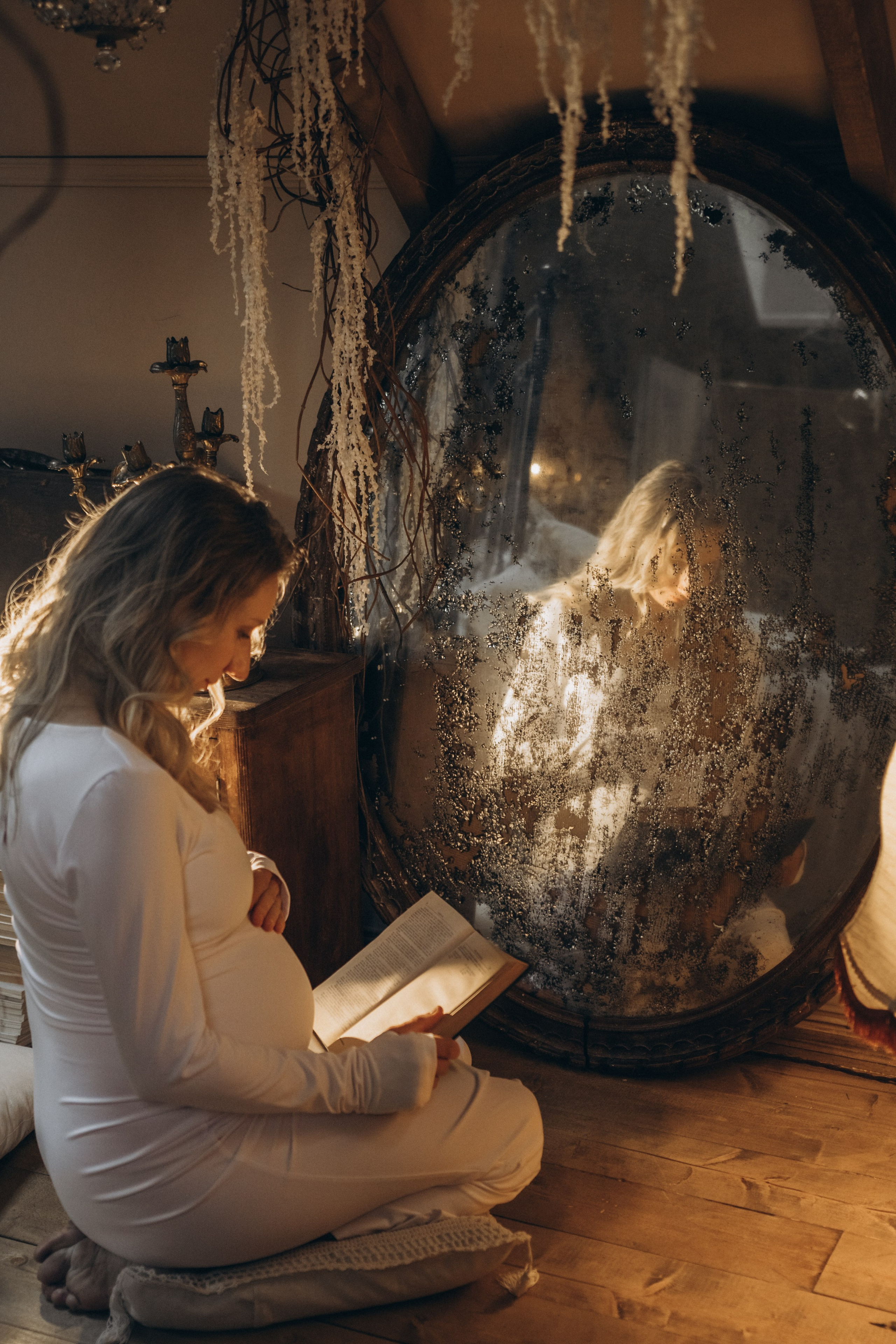 На заброшенном чердаке. Гаврилова Настя семейный фотограф lifestyle в Москве