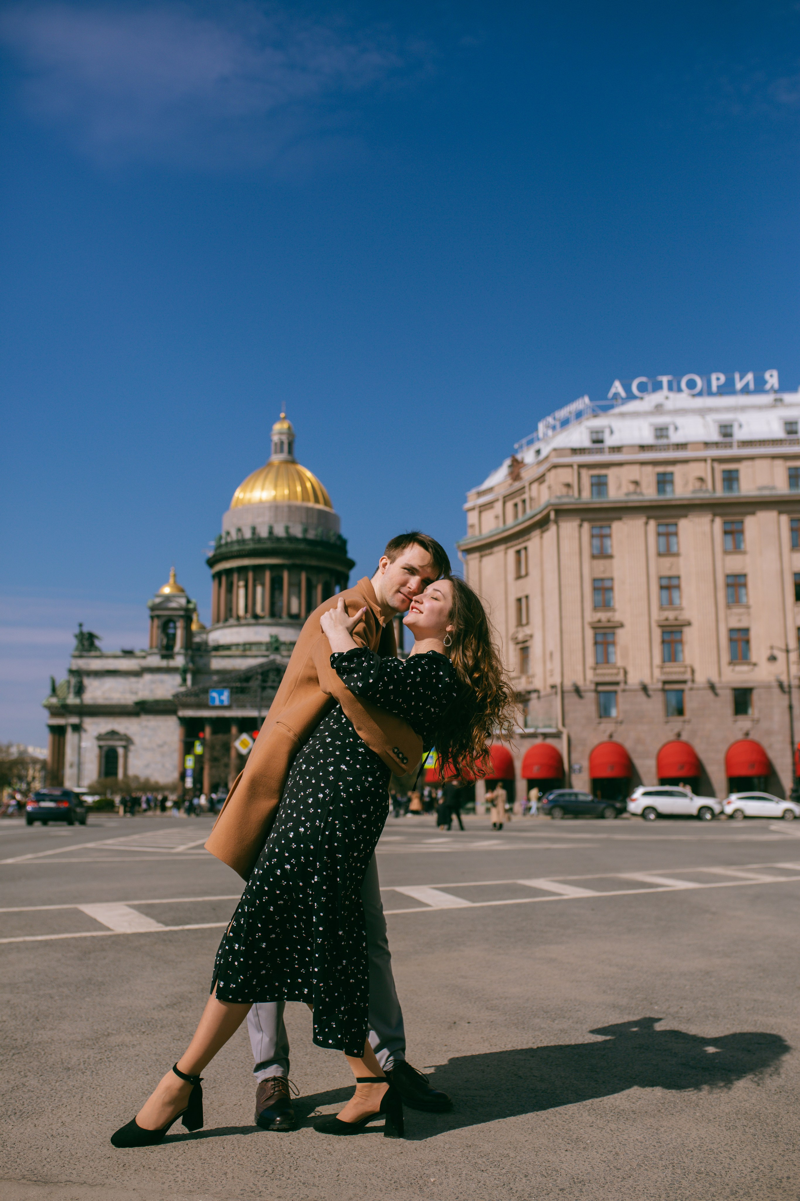 Прогулка около Исаакия. Свадебный и женский фотограф в Санкт-Петербурге Муртеева Екатерина