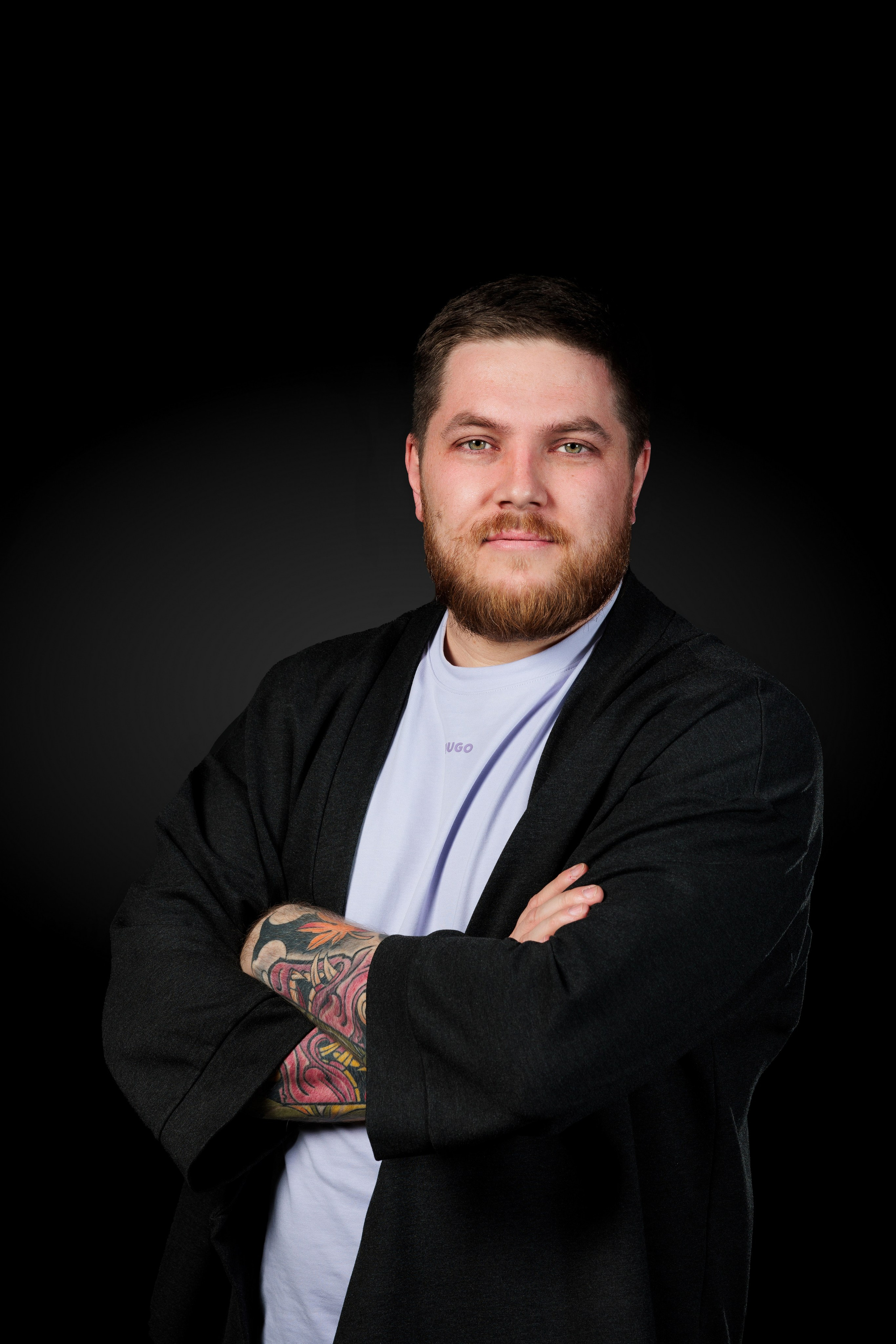 Бизнес-фотограф в Алматы — корпоративные съёмки, деловые портреты и репортажи. Профессиональный фотограф в Алматы