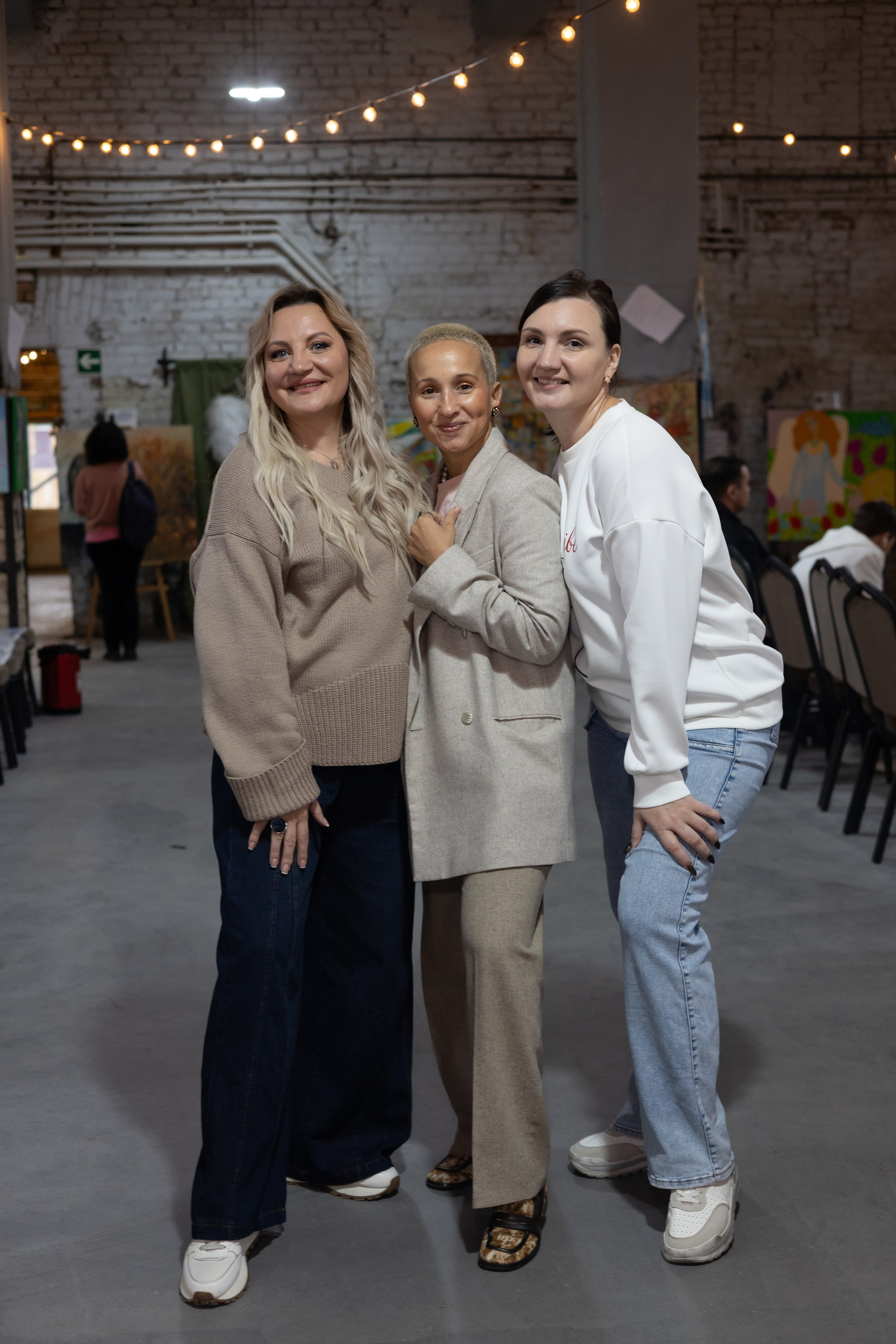 Выставка «АНГЕЛЫ МИРА». Фотограф Красноярск съемки лавстори, фотосессия в студии, портретная съемка, творческие фотосессии