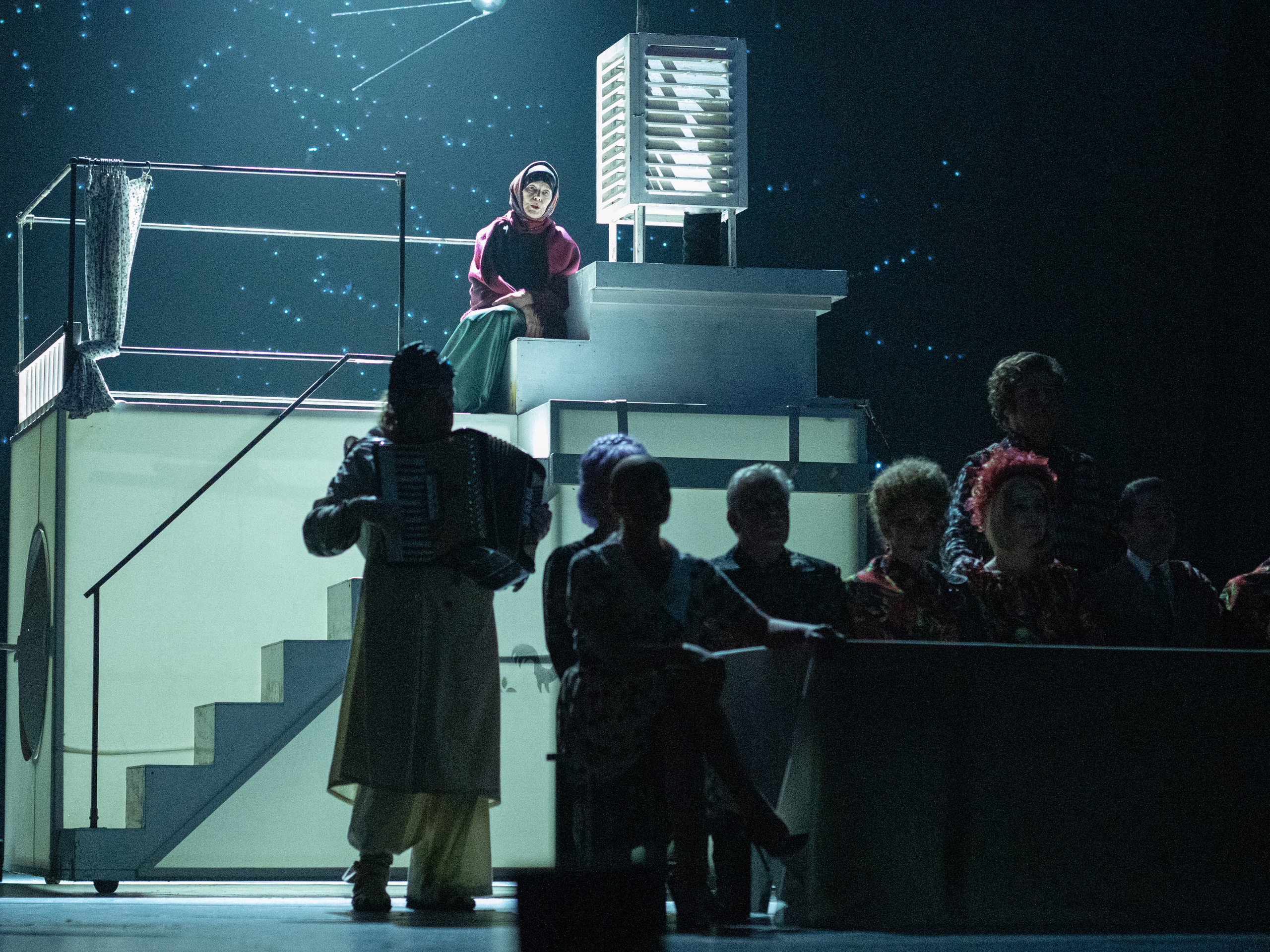 Финальные слова бабули в спектакле "Охота жениться" в театре имени Луначарского