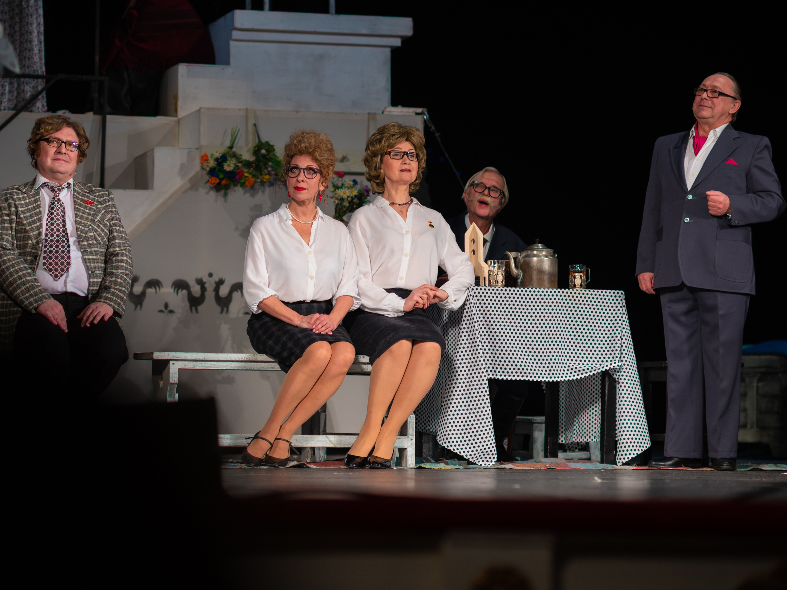 Советская семья в спектакле "Охота жениться"