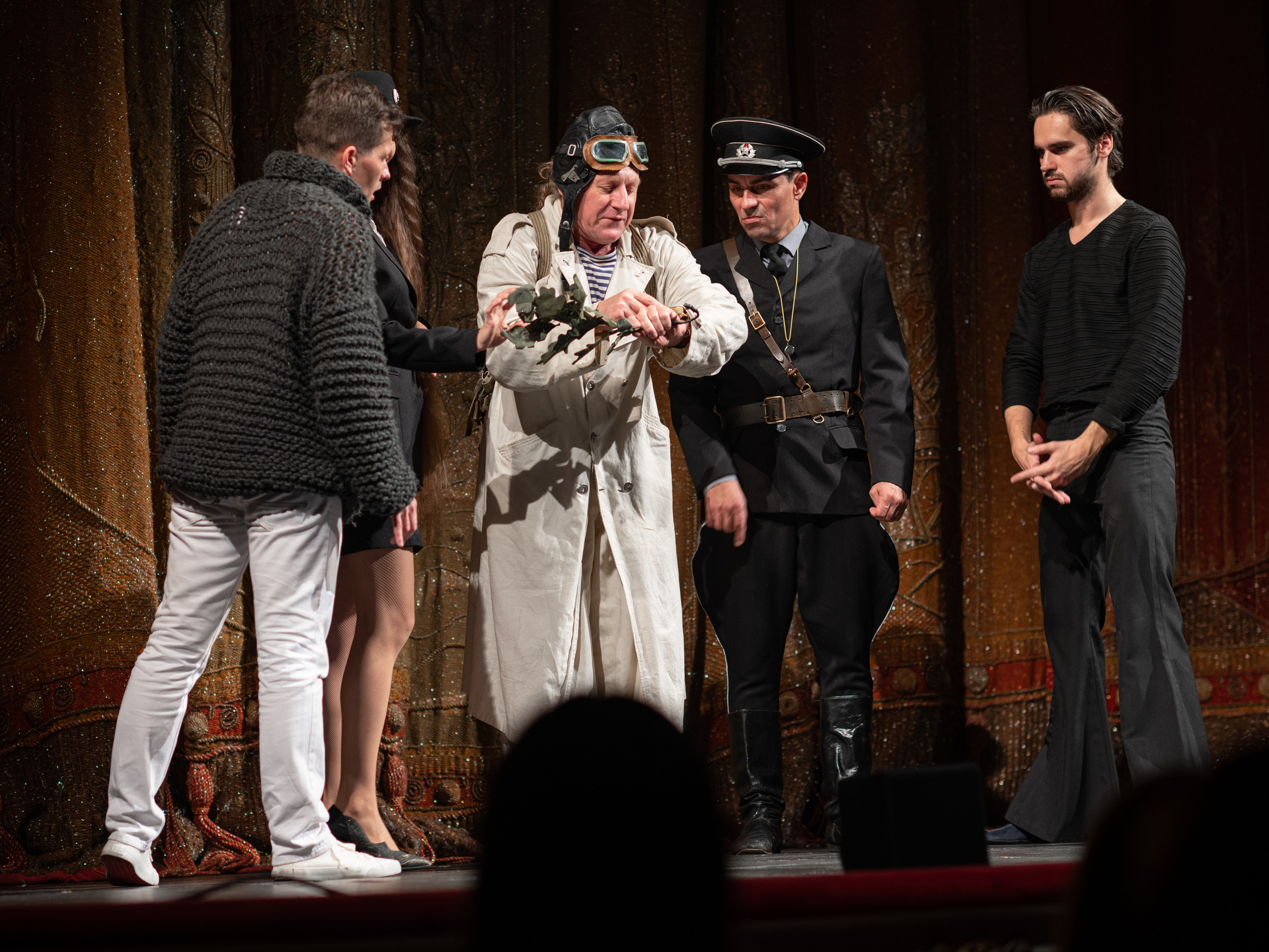 Колдовство на сцене в театре