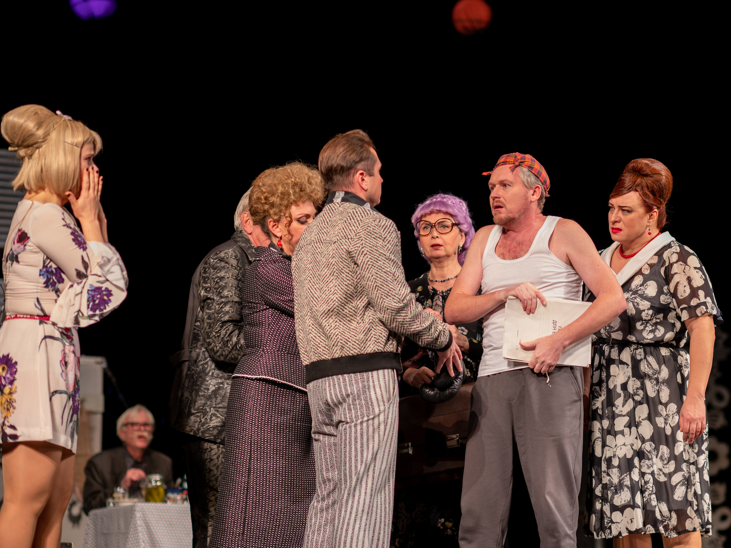 Разборки с соседом в спектакле "Охота жениться"