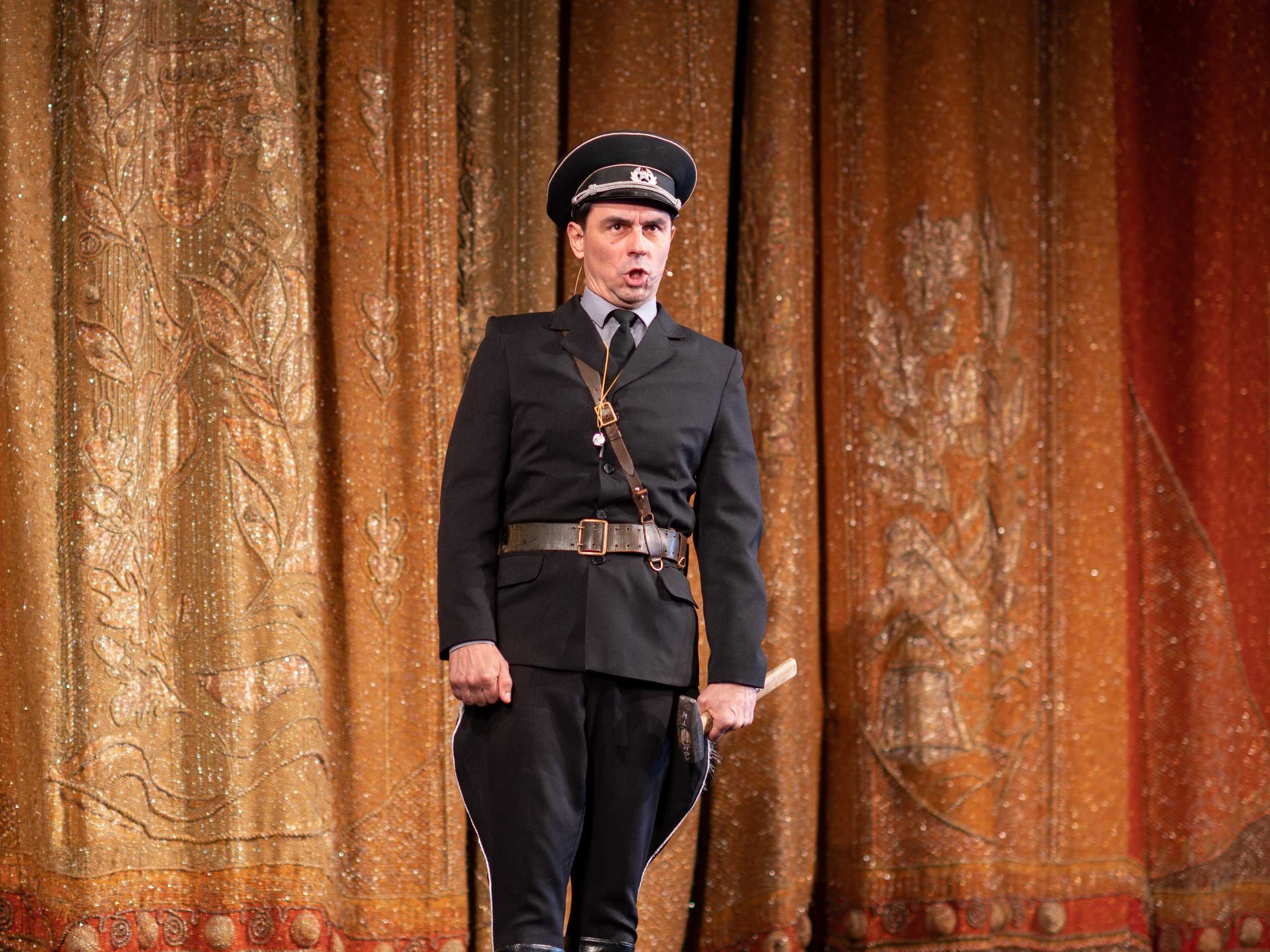 Спектакль "Охота жениться" в Луначарском (Севастополь)