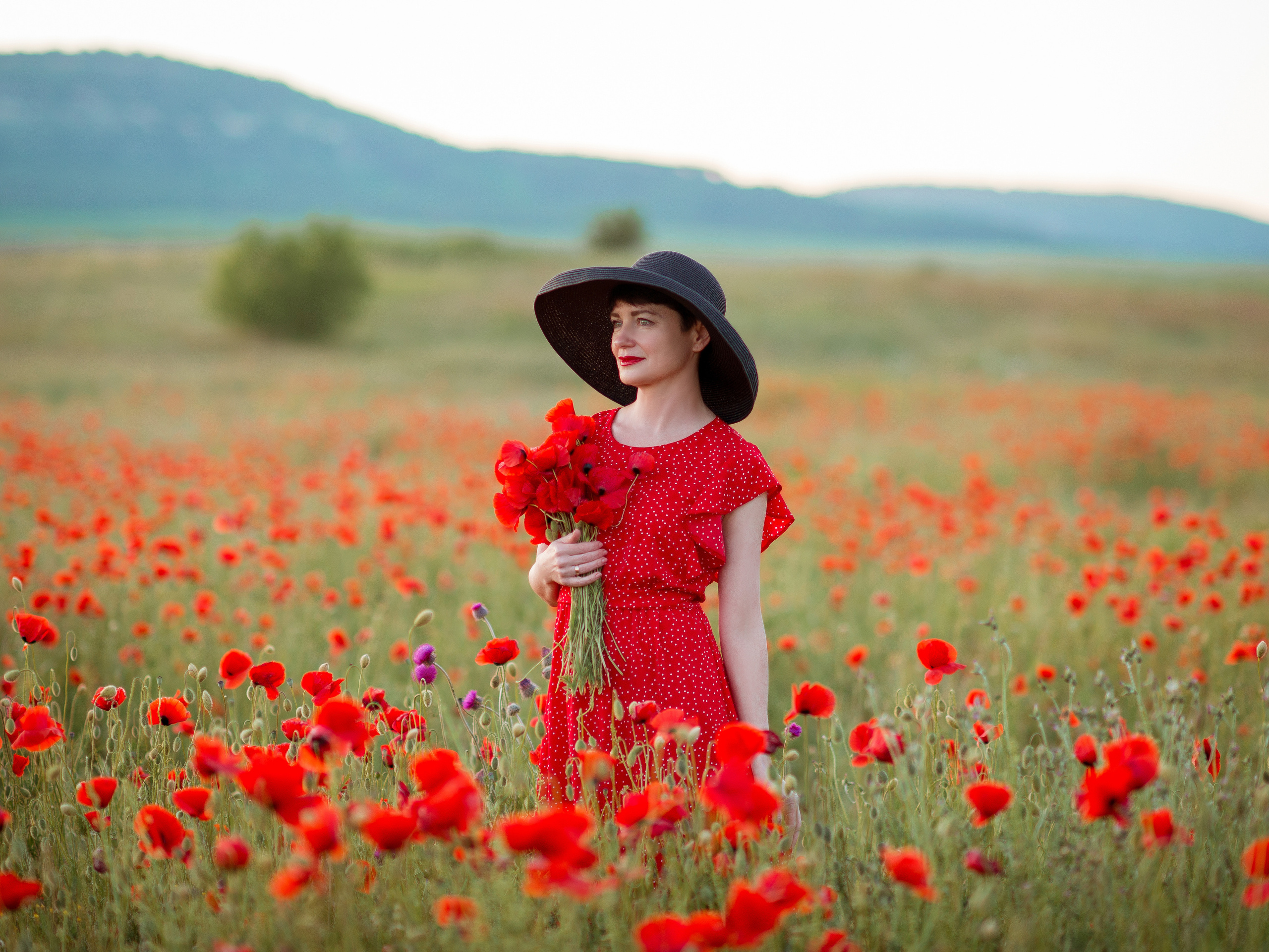 Выездная фотосессия в маках в Севастополе и по Крыму