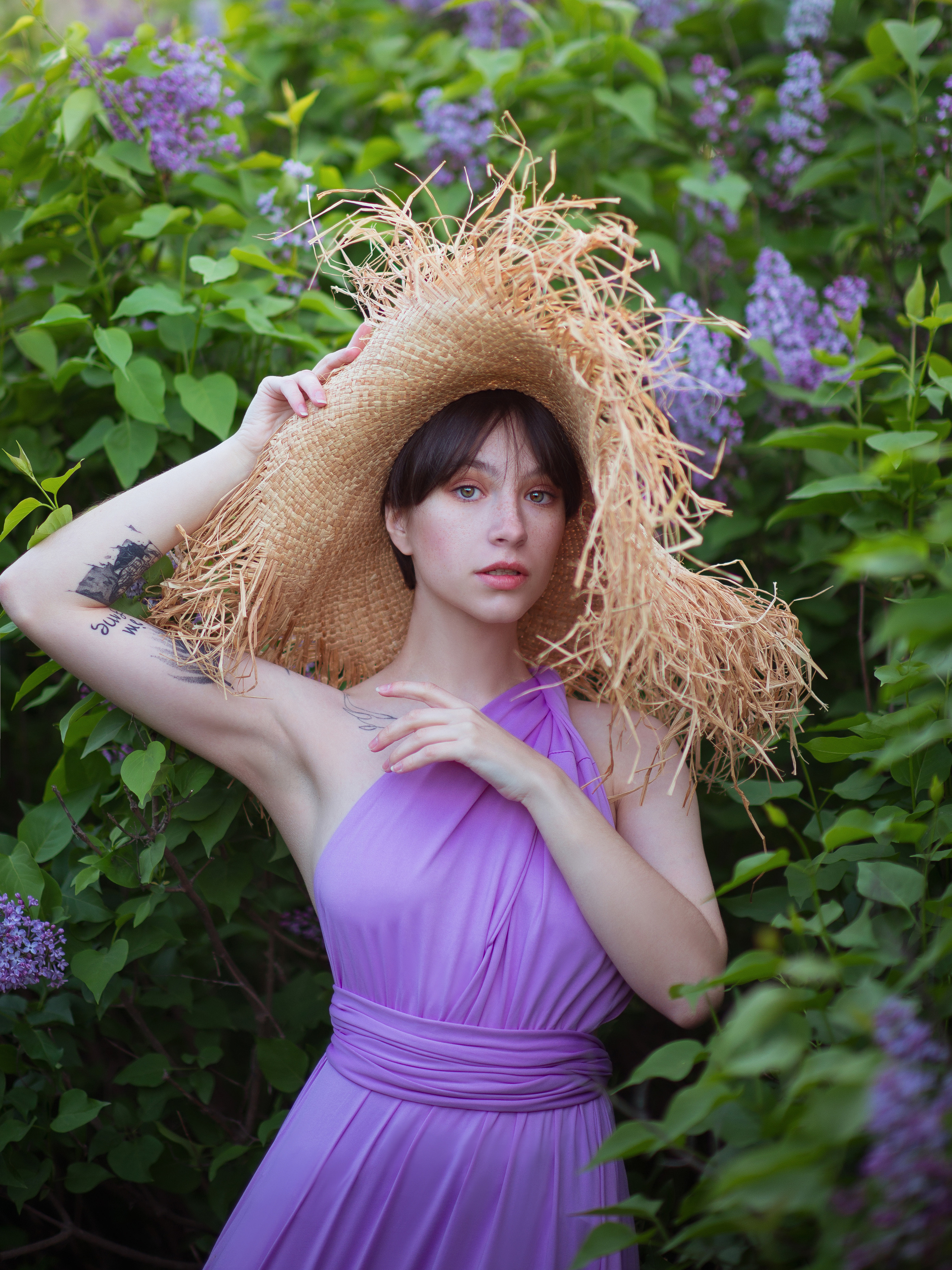 Фотографии в цветущей сирени в Севастополе