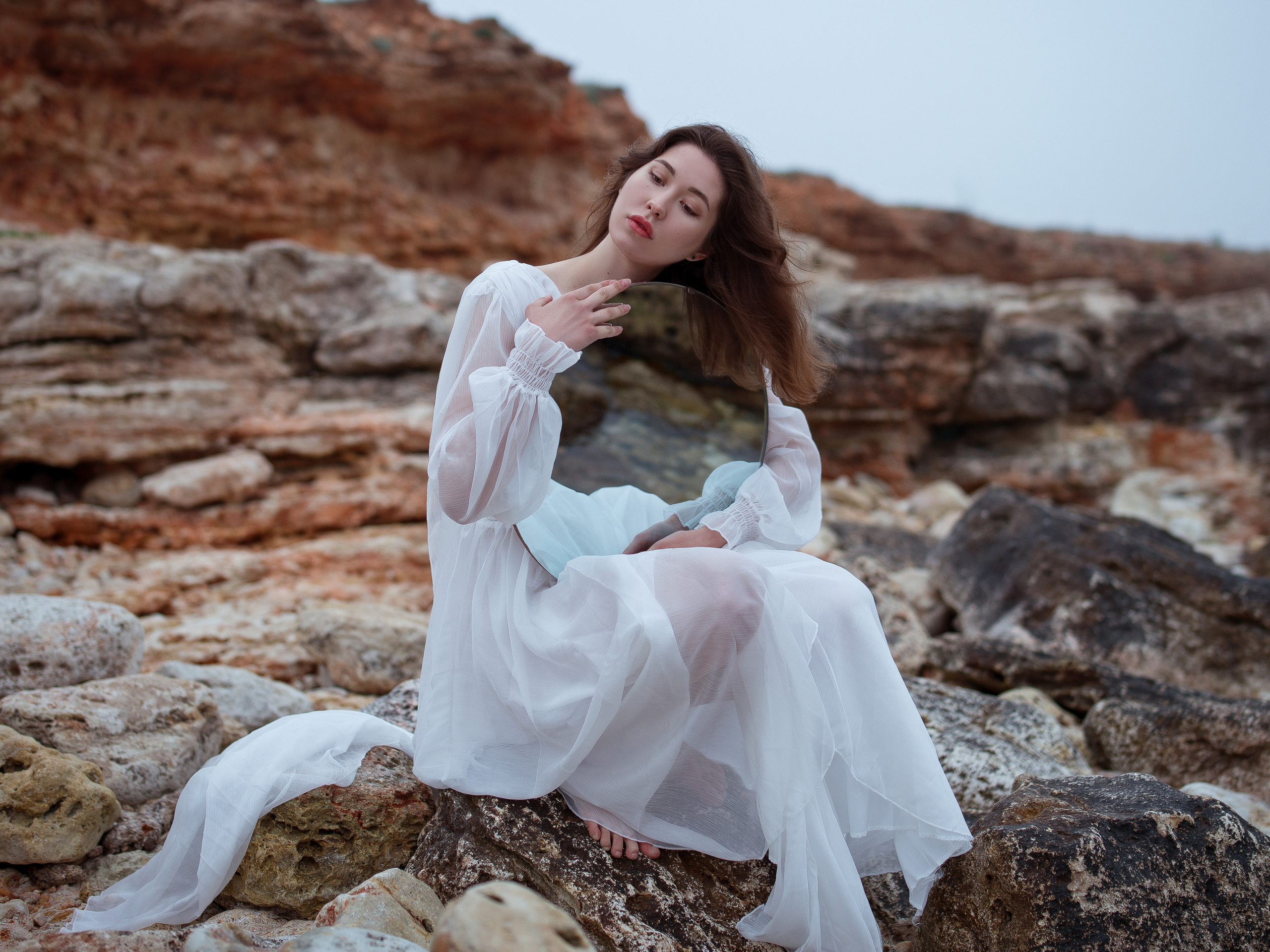 Фотосессия с зеркалом у моря в Севастополе