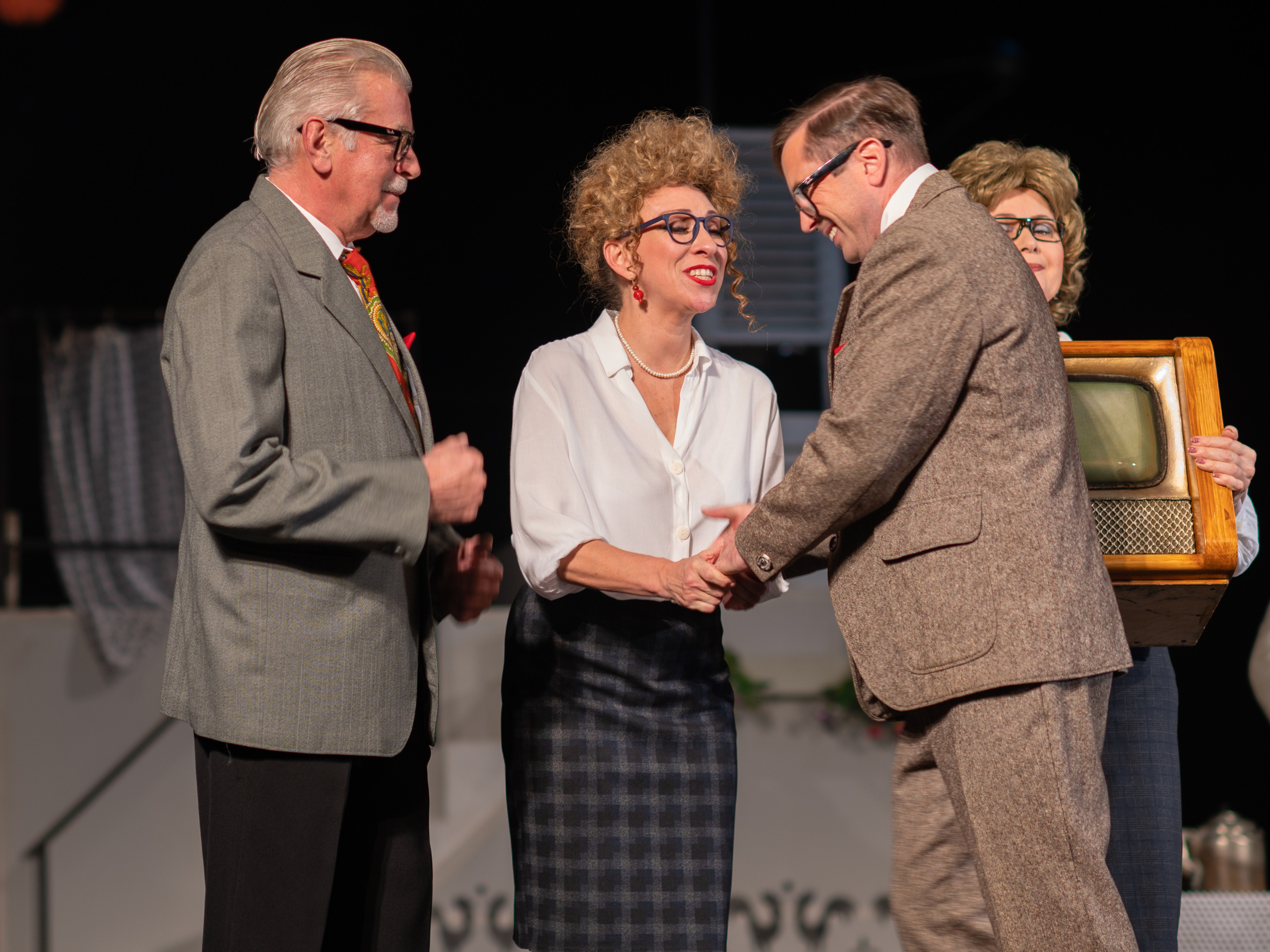 Свекровь на сцене театра спектакль "Охота жениться"