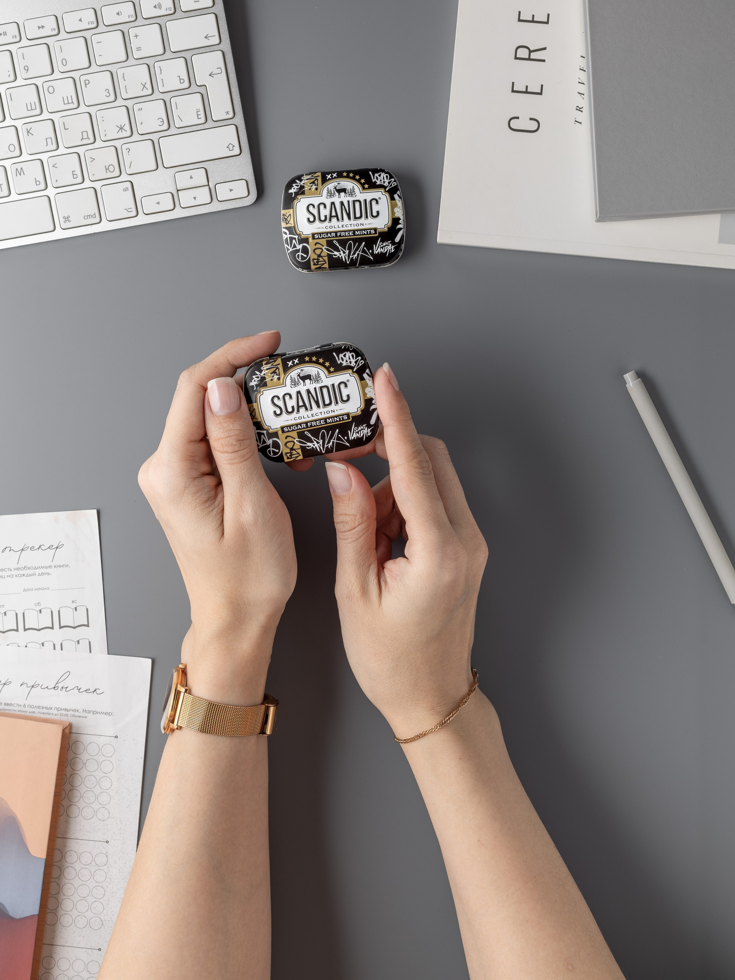 Фото с руками. Предметный фотограф Северова Екатерина | Профессиональная предметная съёмка фото и видео в Санкт-Петербурге