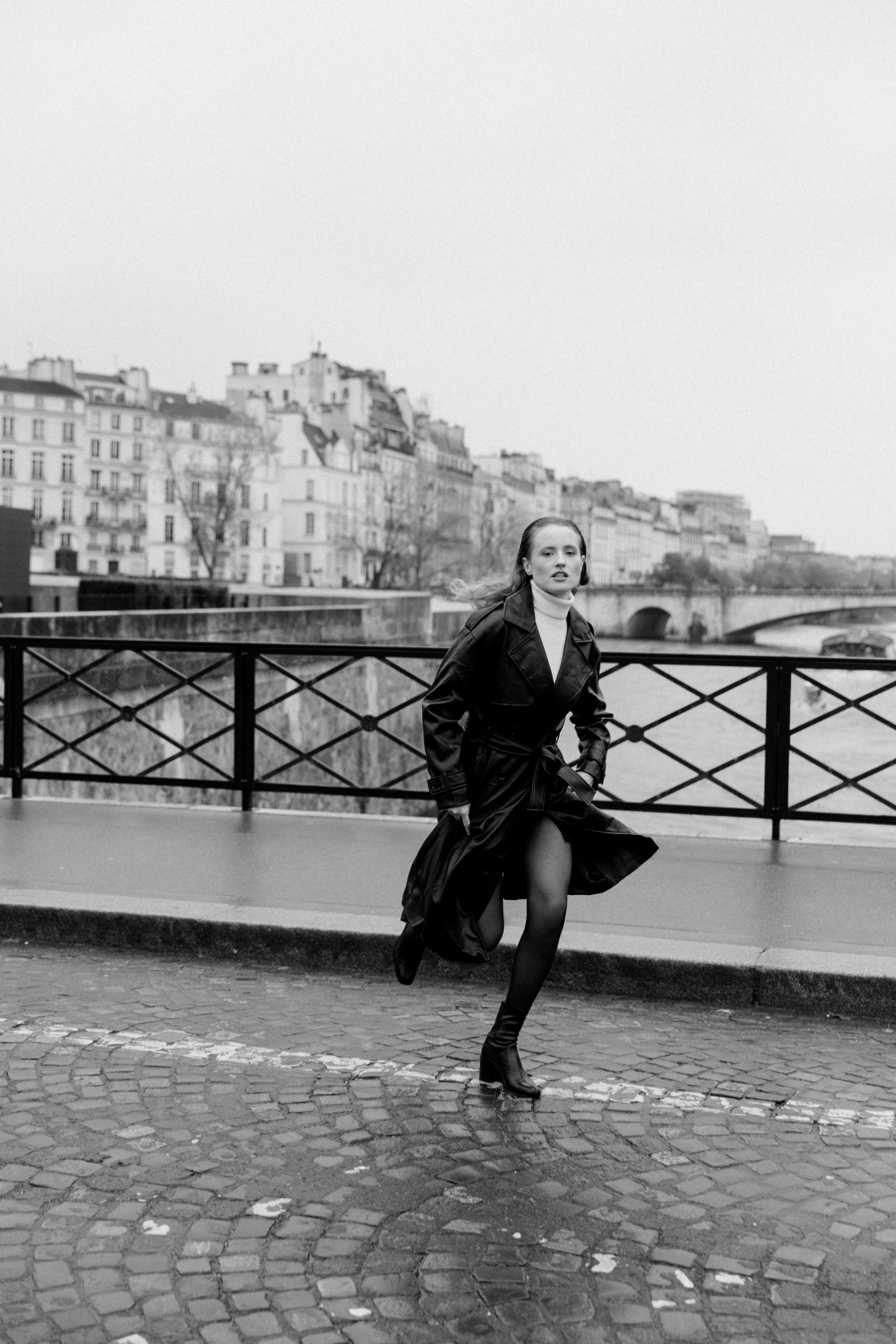 Femme fatale. Photographer in Paris