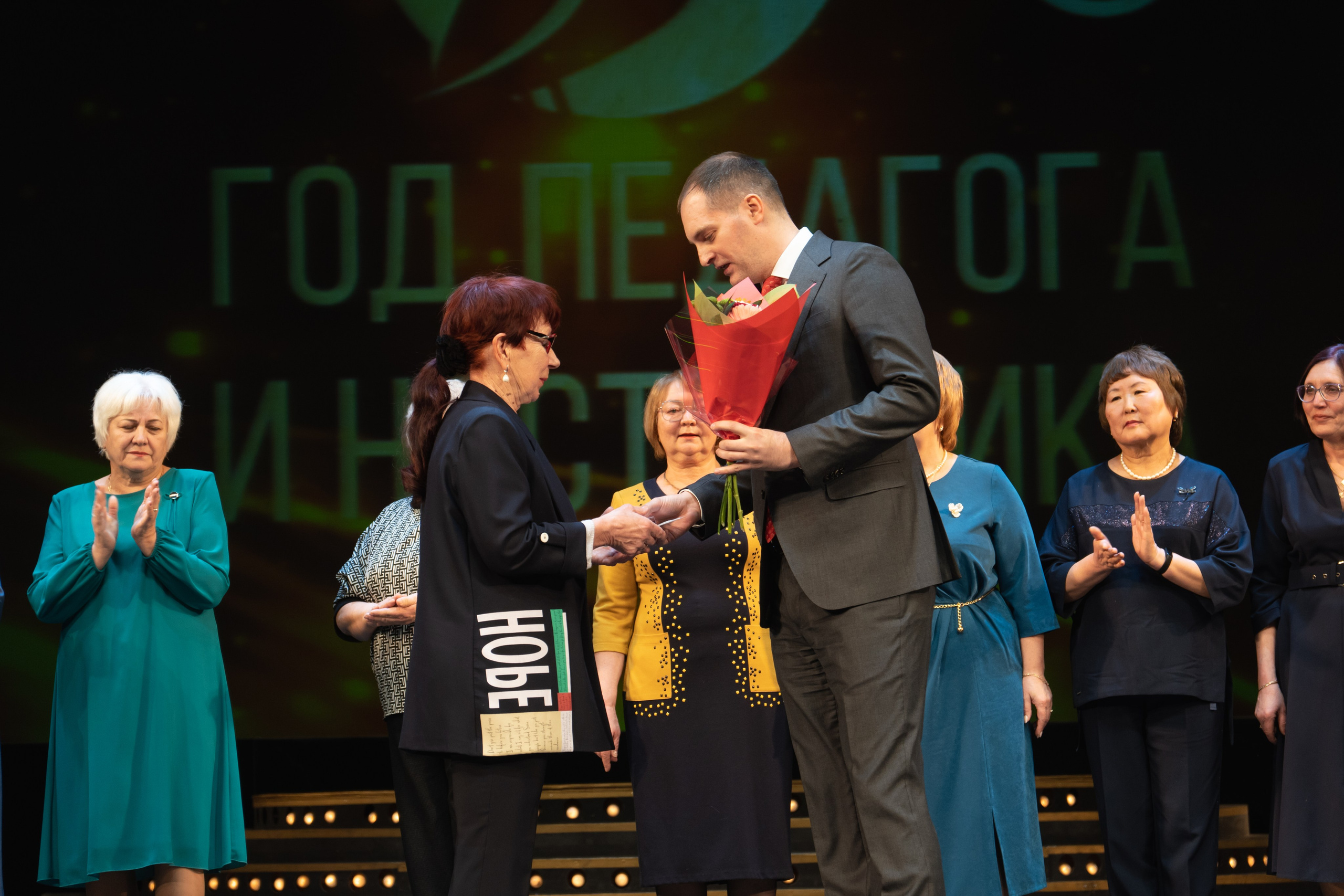 Музыкальный театр. Занимаюсь профессиональной фотографией и живу рядом с Байкалом. Работаю в разных жанрах