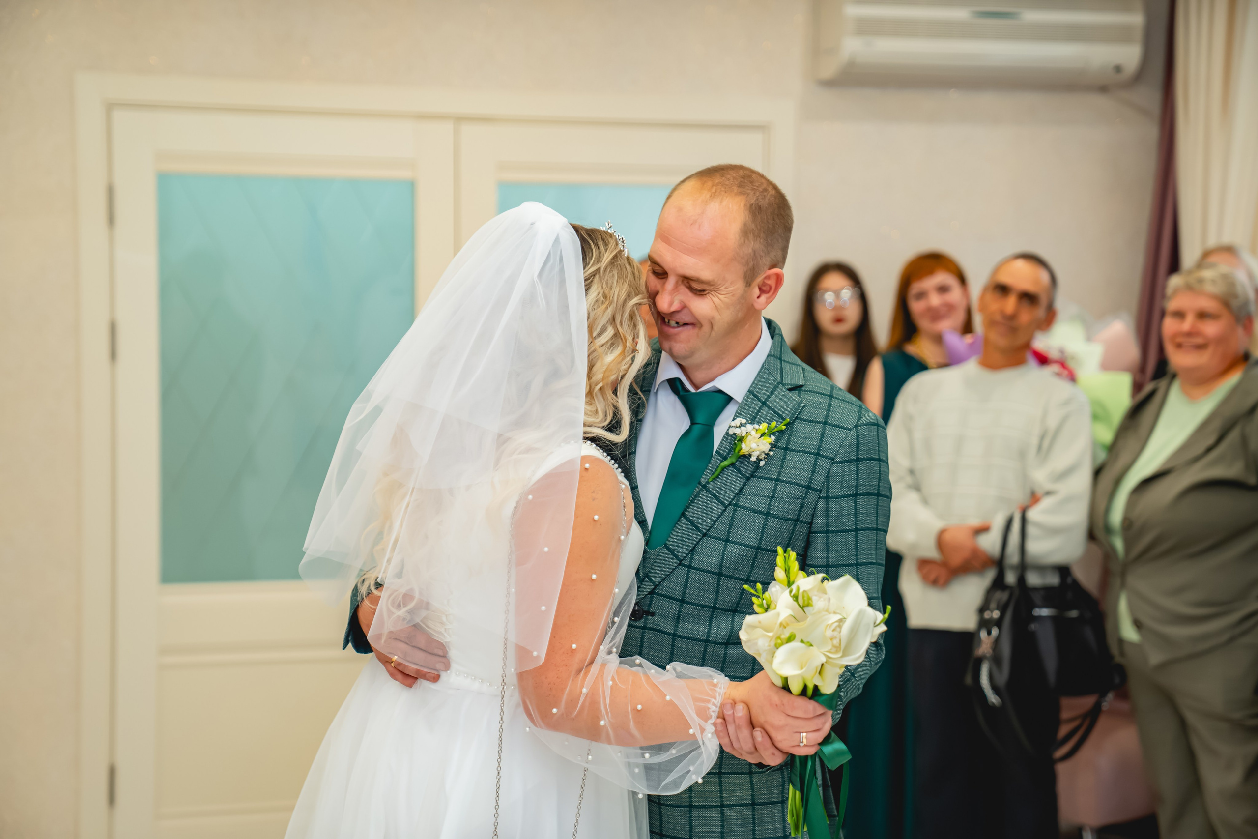 Осенняя Свадьба 2024. Занимаюсь профессиональной фотографией и живу рядом с Байкалом. Работаю в разных жанрах