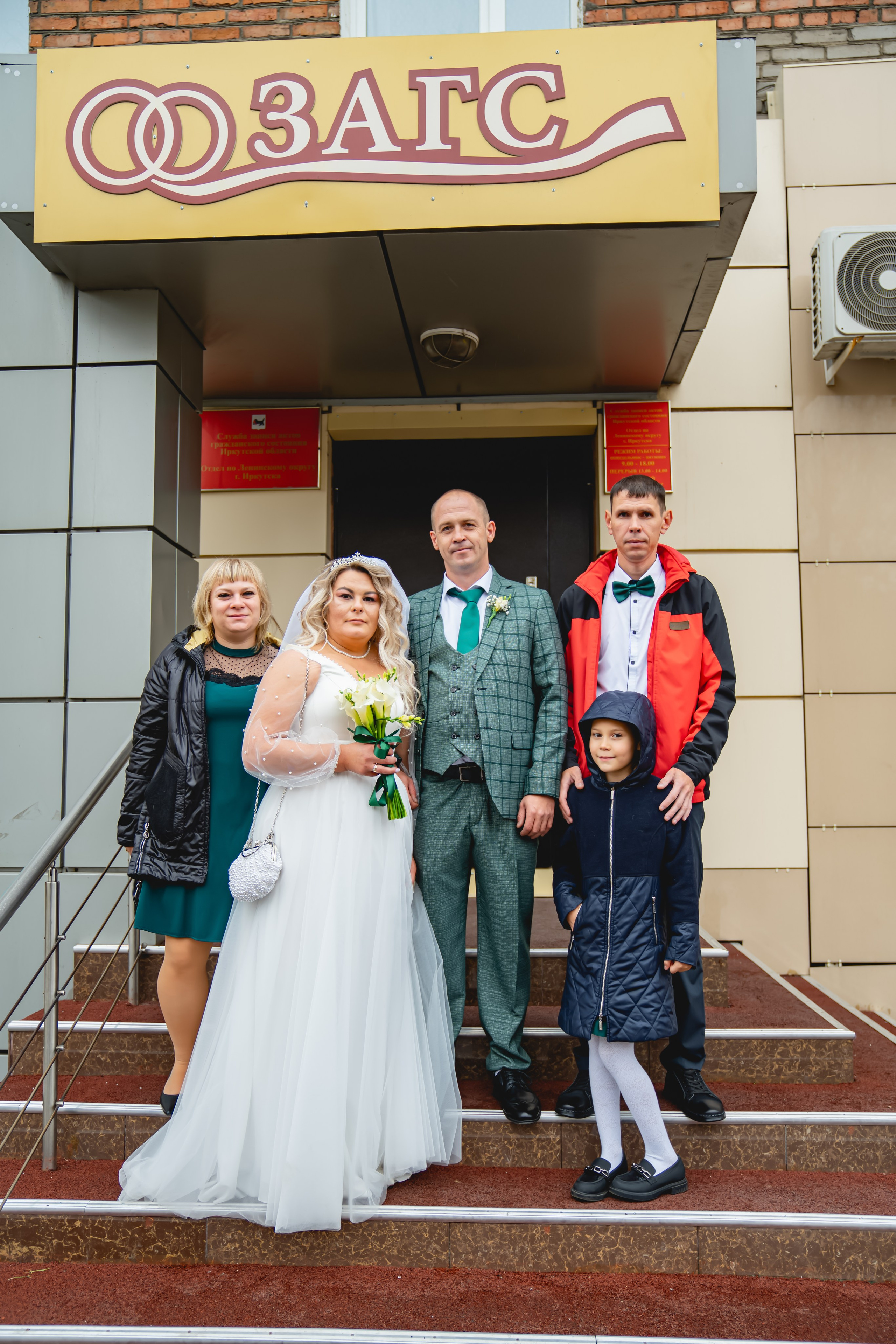 Осенняя Свадьба 2024. Занимаюсь профессиональной фотографией и живу рядом с Байкалом. Работаю в разных жанрах