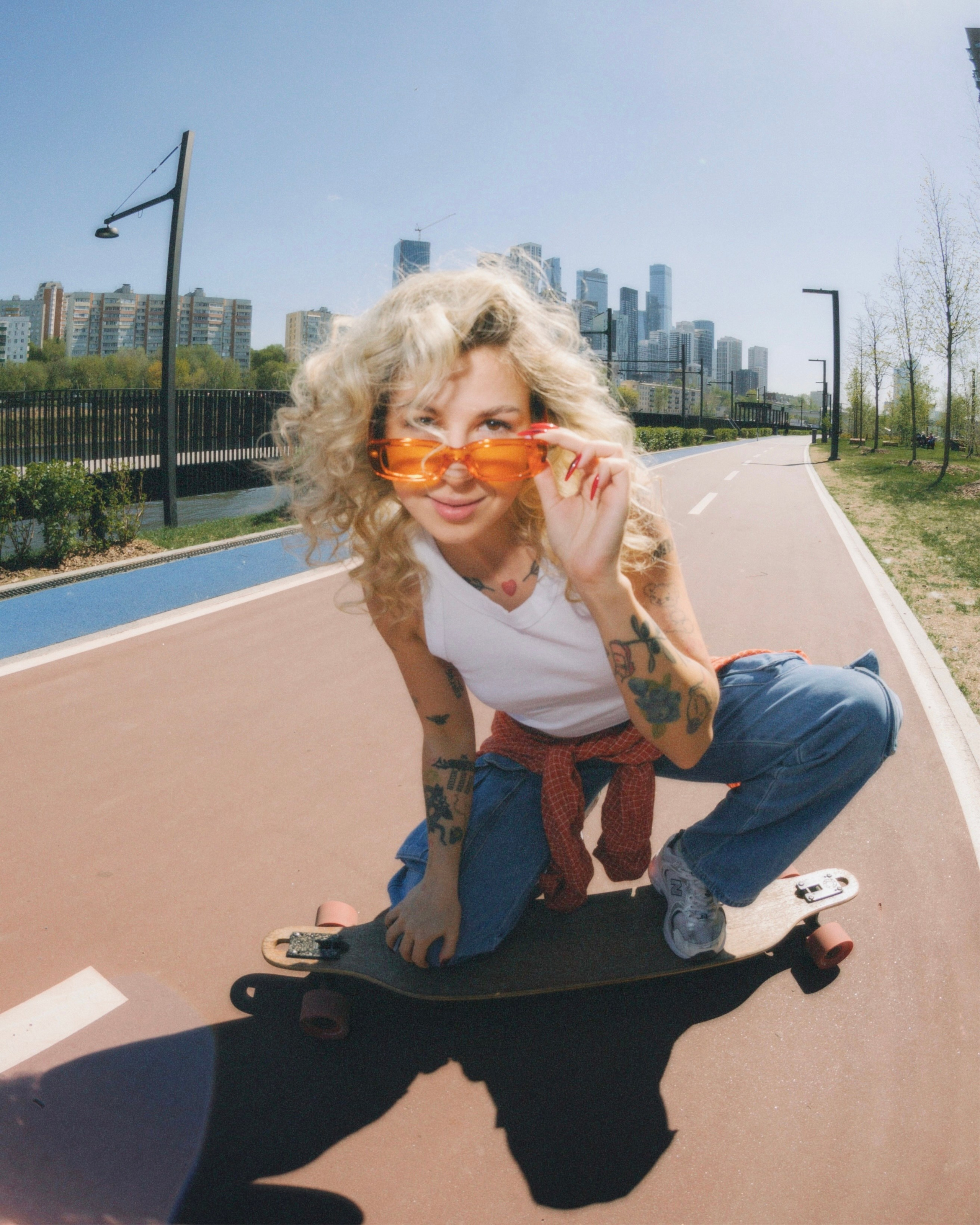 Maybee на лонгборде. Главная