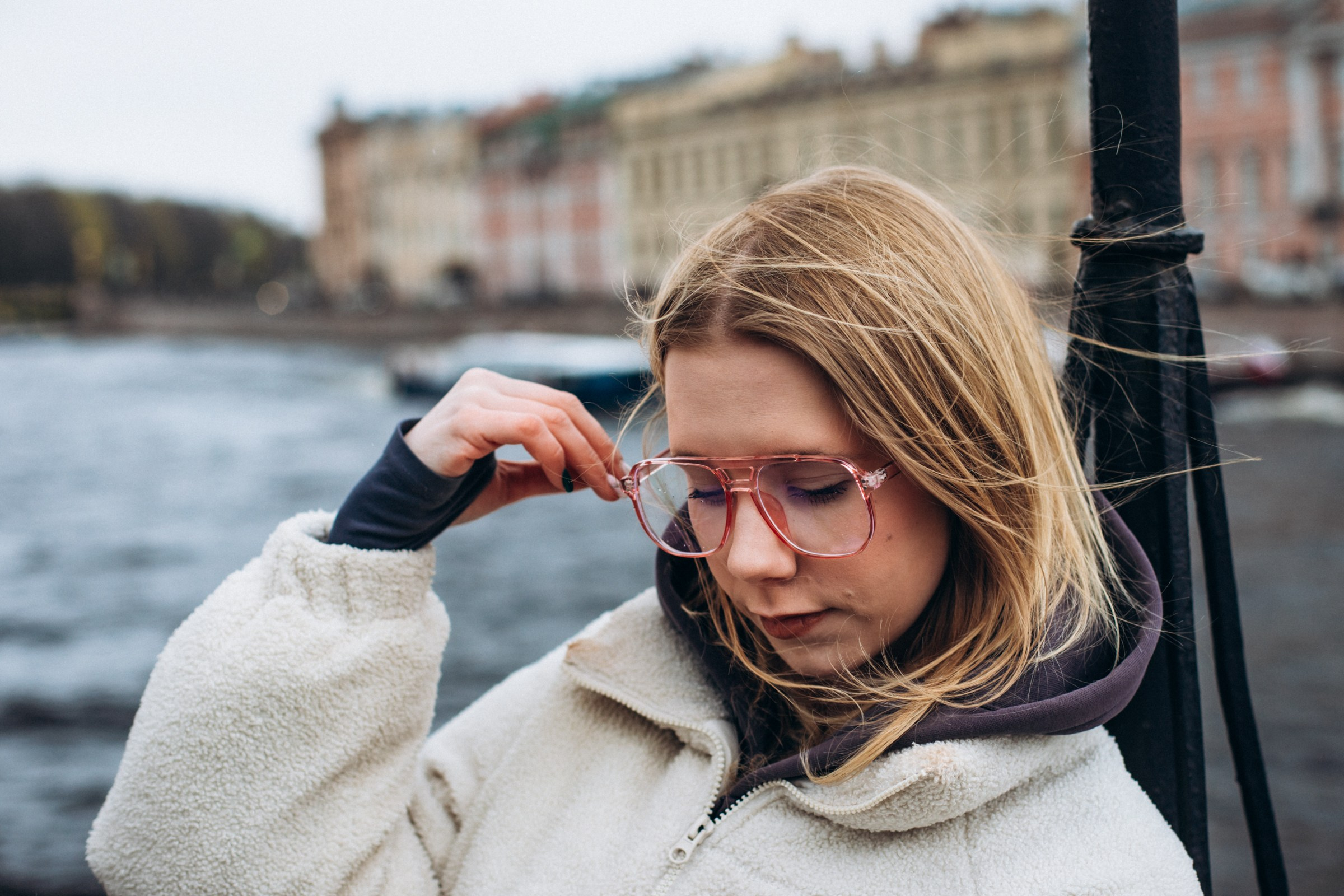Маша в мае. Фотопрогулка в Петербурге. Индивидуальный и семейный фотограф в Санкт-Петербурге