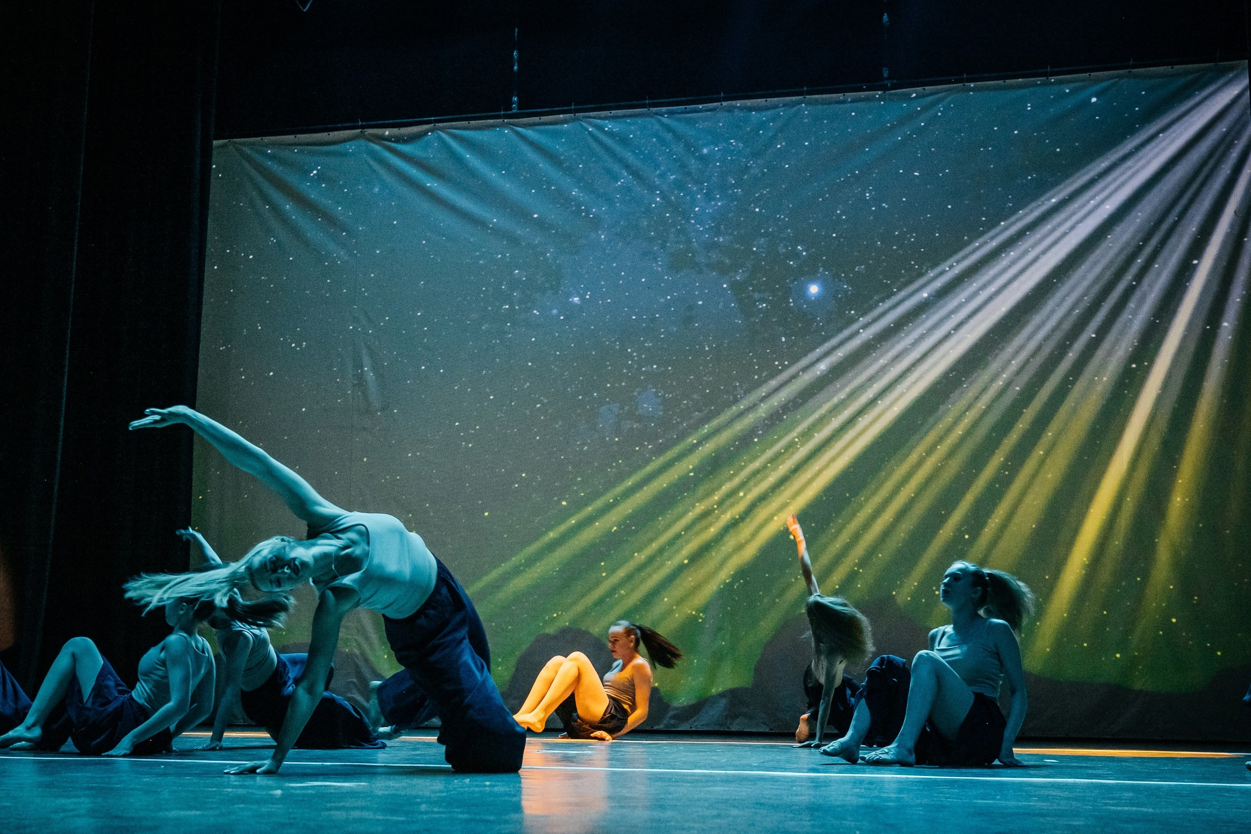 Танцы. Фотограф Елена Рогашкова