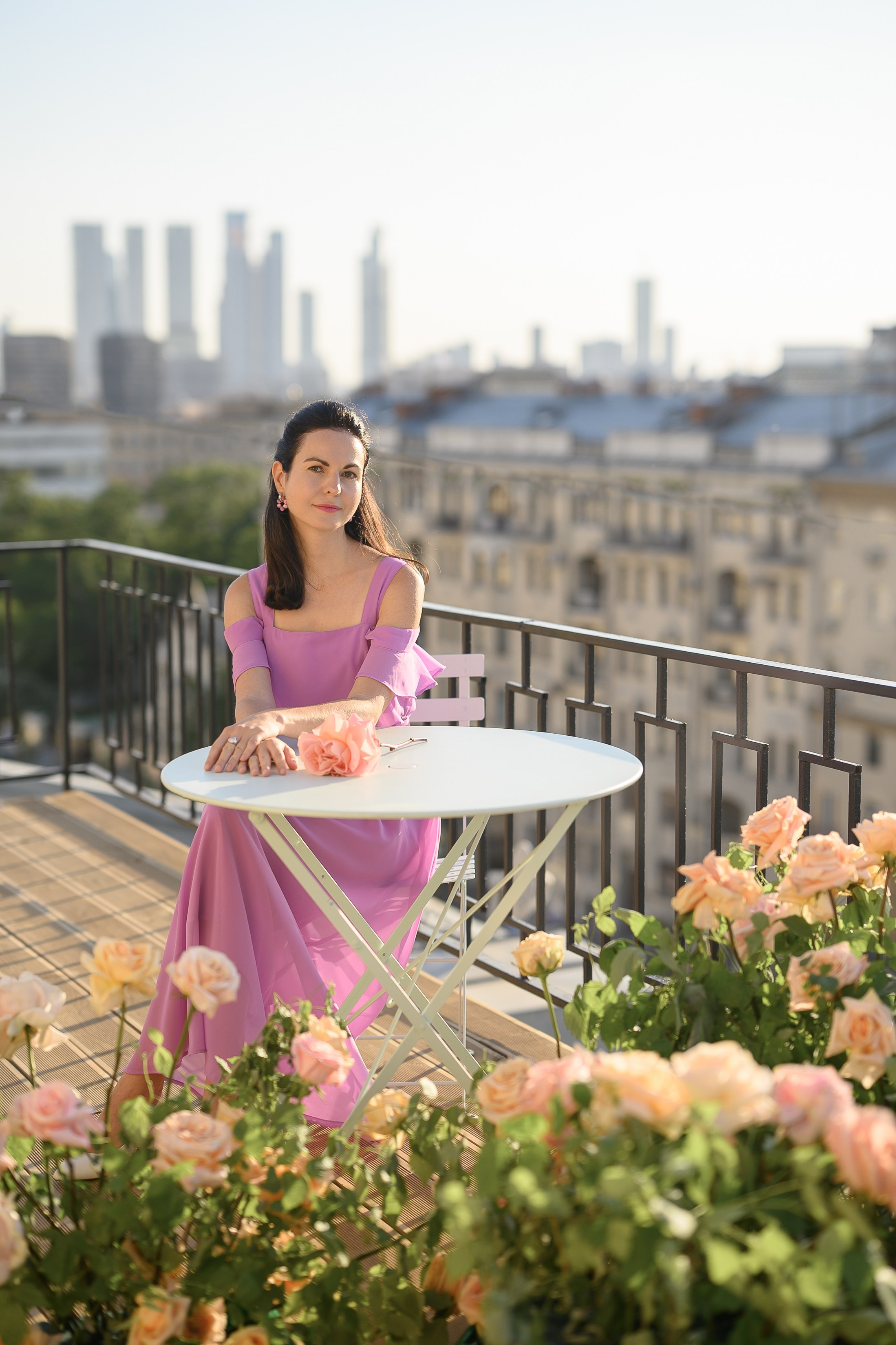 Екатерина. Съёмка на балконе с розами в центре Москвы. Semerlina.ru
