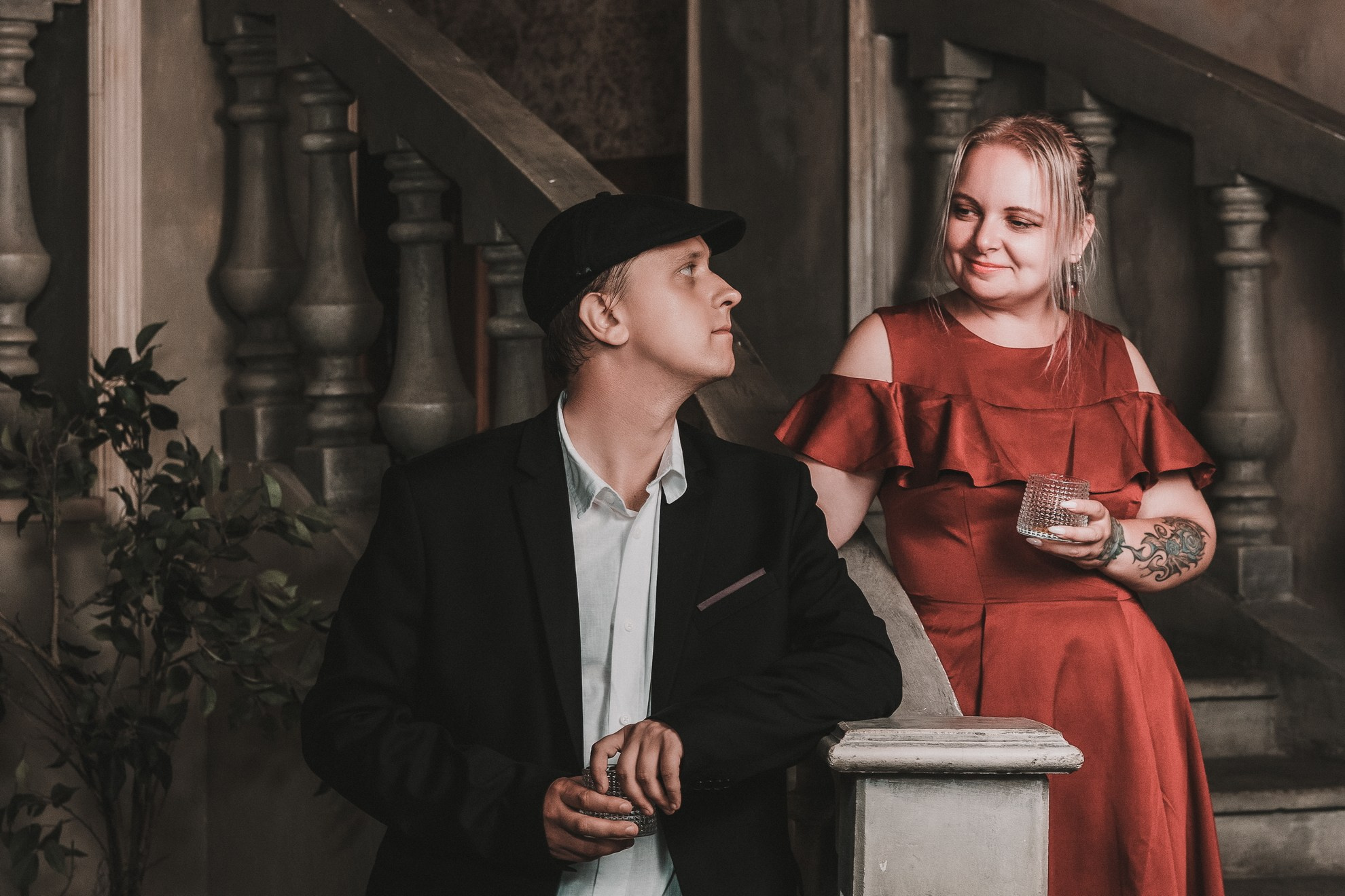 Профессиональная фотосессия в Санкт-Петербурге. Фотограф Сергей Пушкин. Частная студийная фотосъёмка в спб. Лавстори в студии. Портретная фотосъёмка в интерьере. Фотограф на память. Заказать фотосессию в Петербурге. 