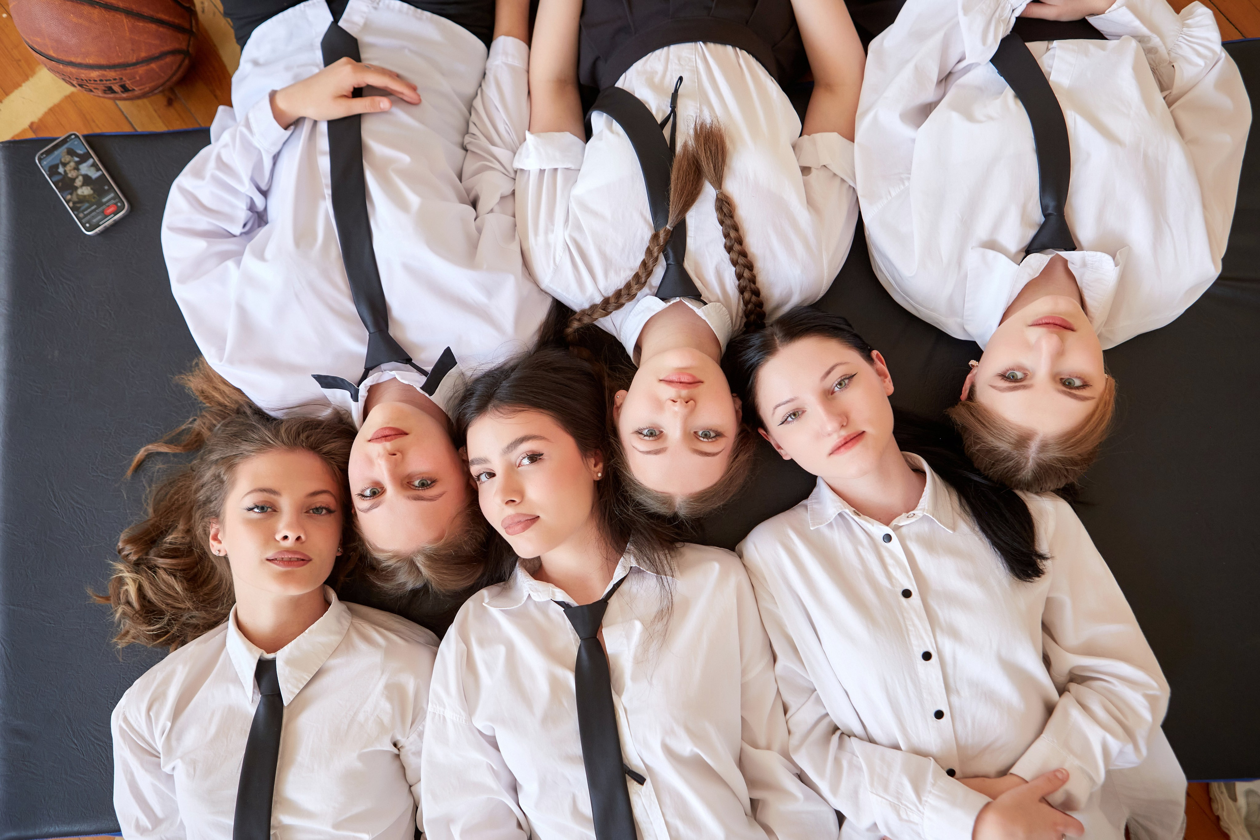 Примеры одежды для уличной групповой съемки. Выпускные альбомы в Ставрополе