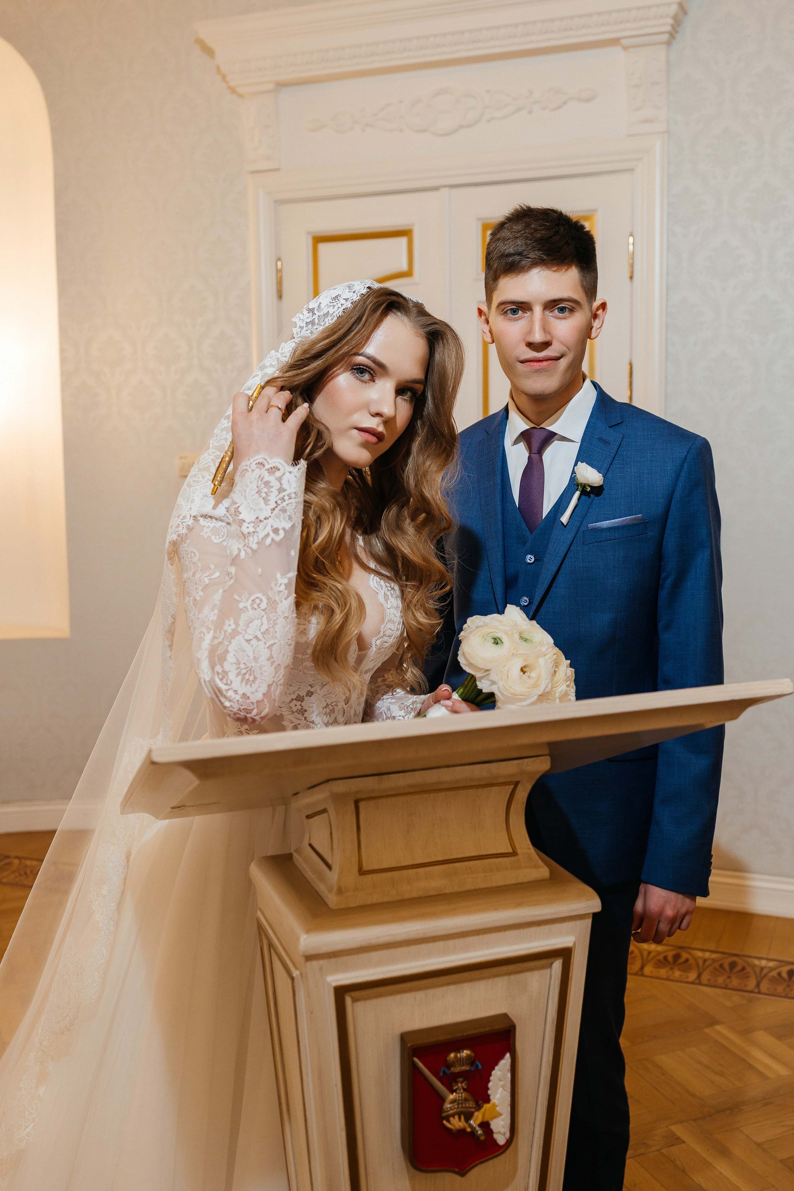 Роскошное утро пары в номере отеля. Олег Сверчков | Свадебный фотограф Вологда